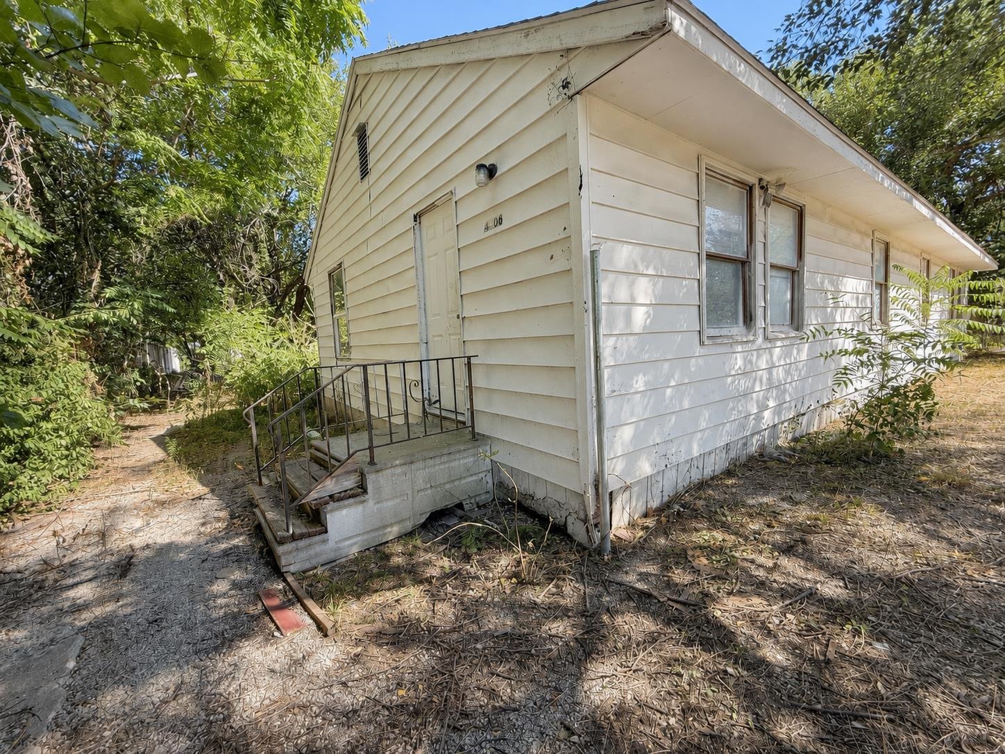 4204-4206 E Wilma St Property Photo 2