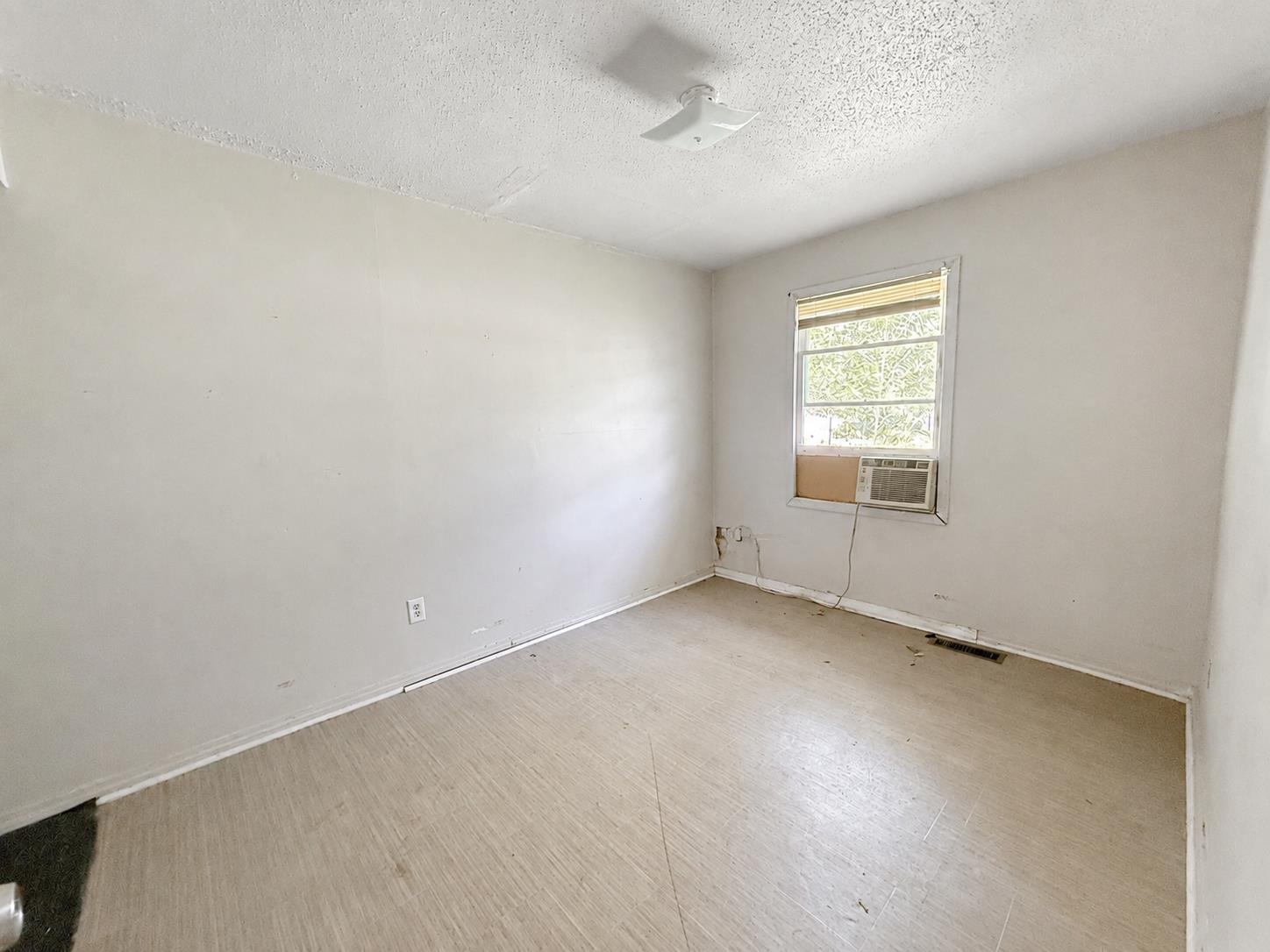 4204-4206 E Wilma St Property Photo 5