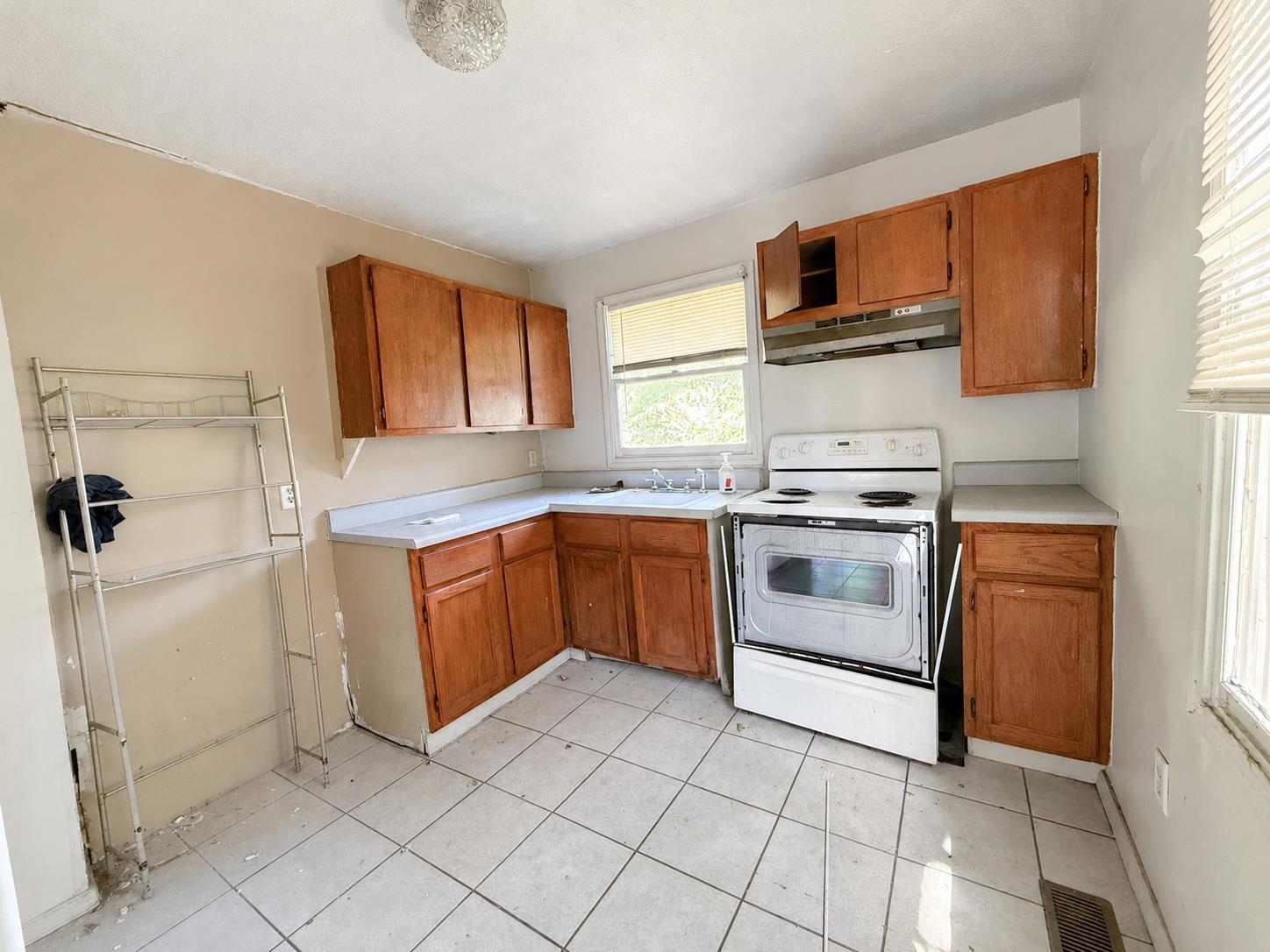 4204-4206 E Wilma St Property Photo 8