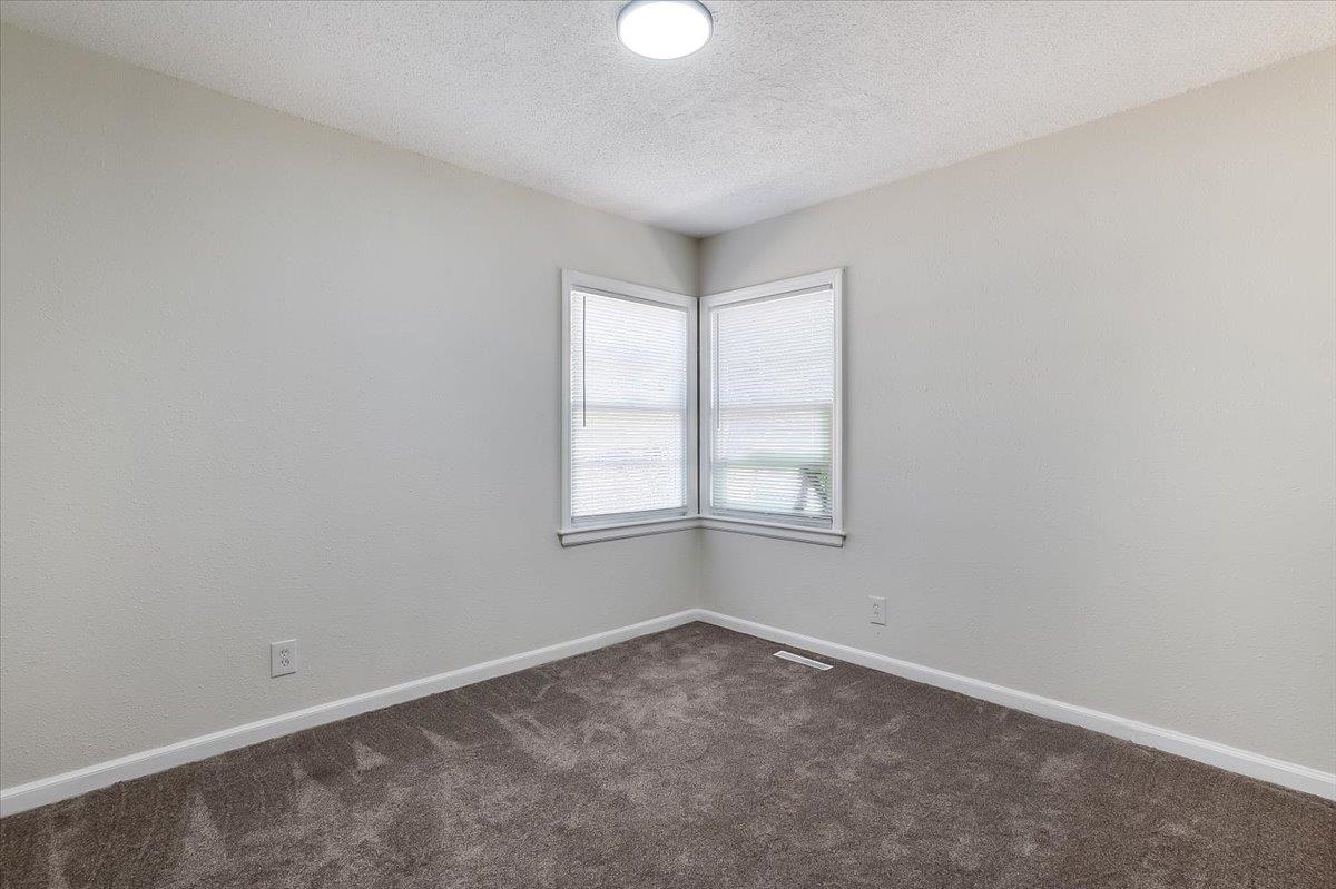 515 N Flora Property Photo 16