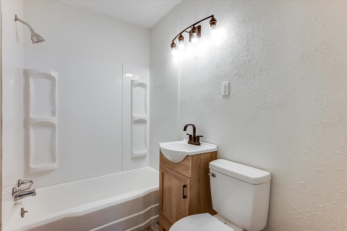 515 N Flora Property Photo 18
