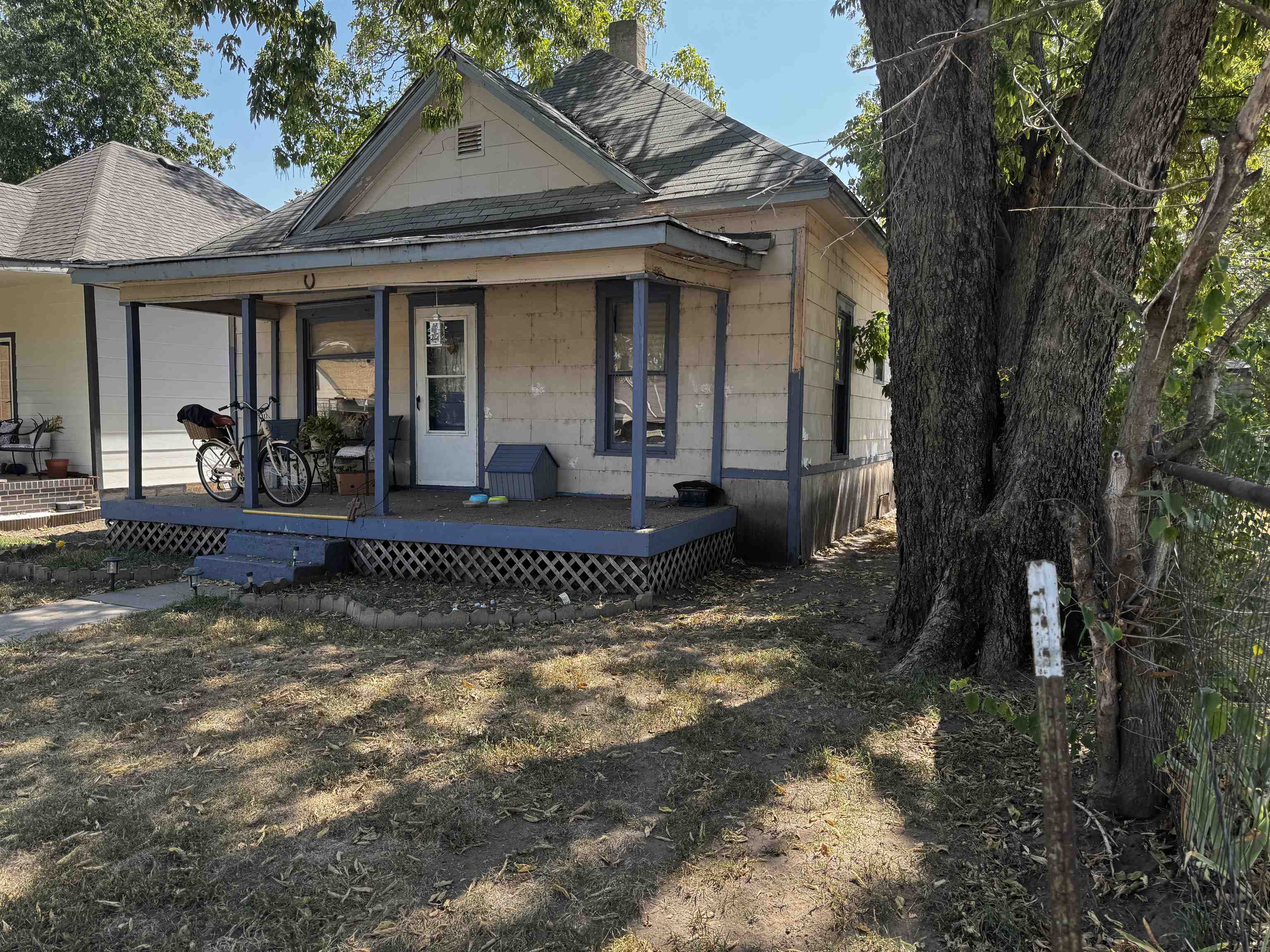 121 E Campbell St Property Photo 1