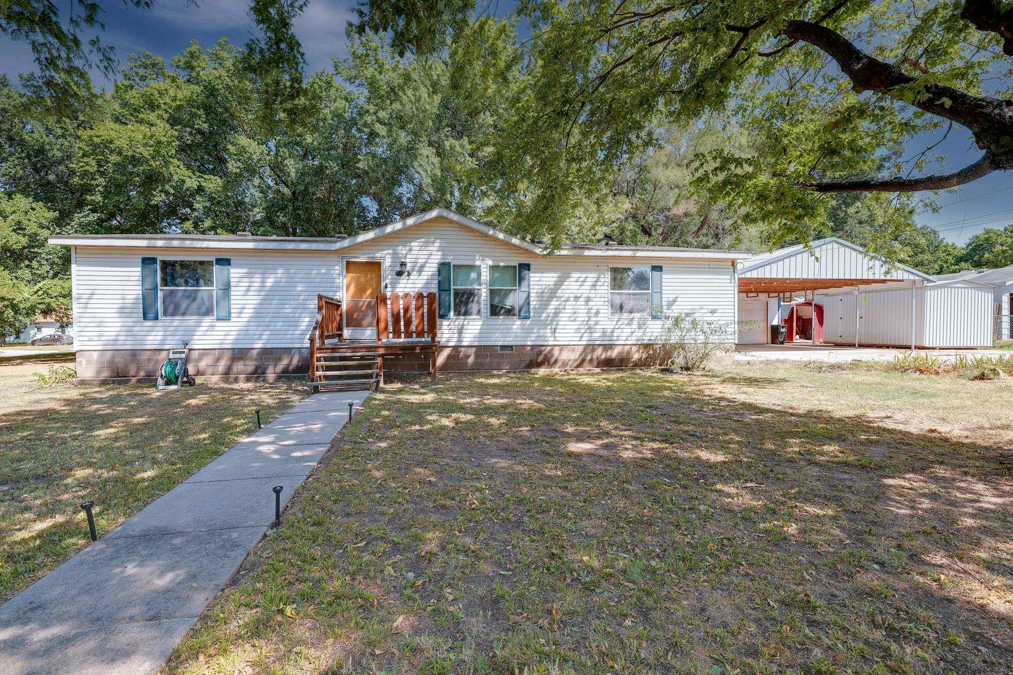 1010 E 1st Property Photo 1