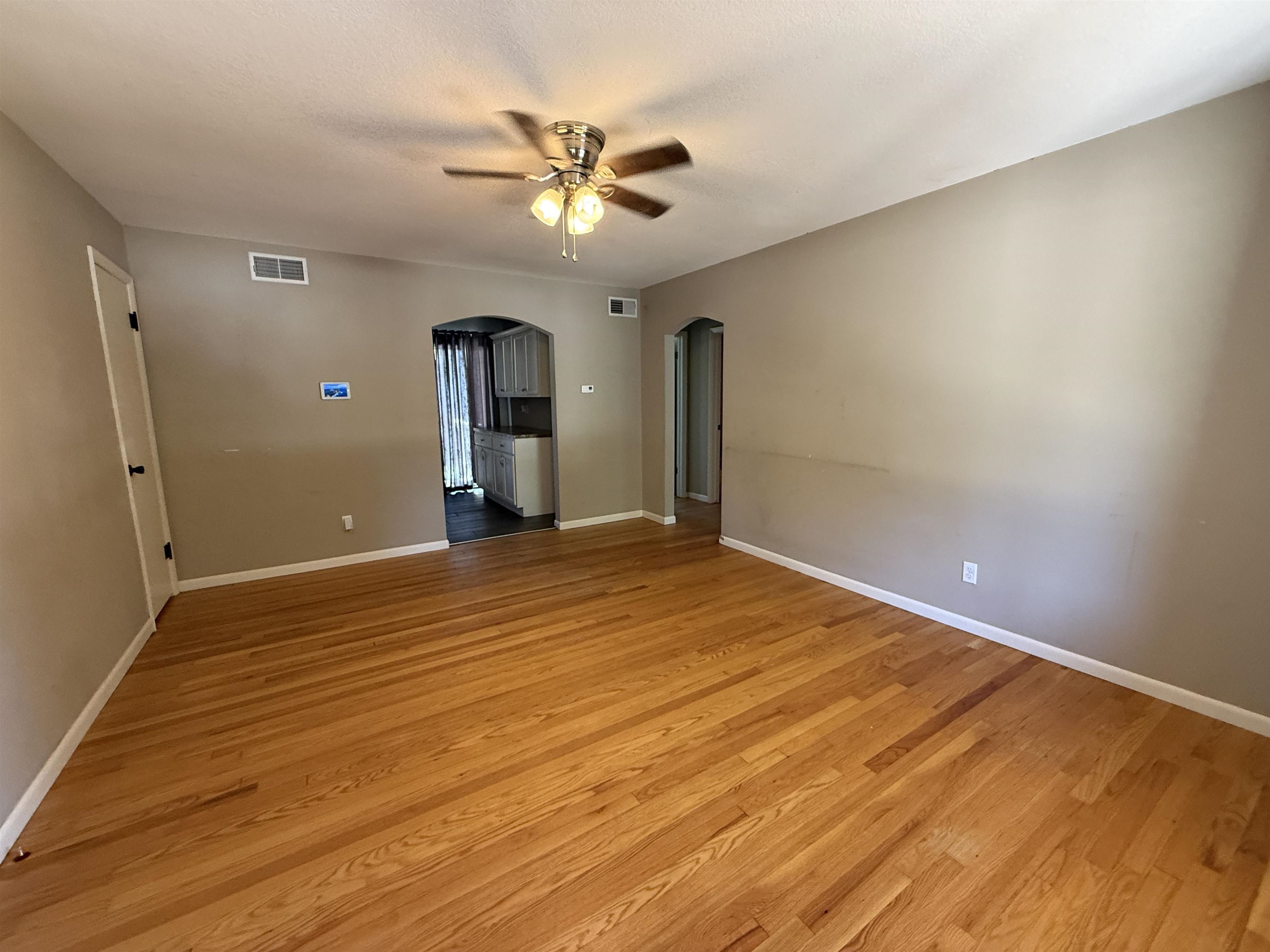 1730 S Dodge Ave Property Photo 3