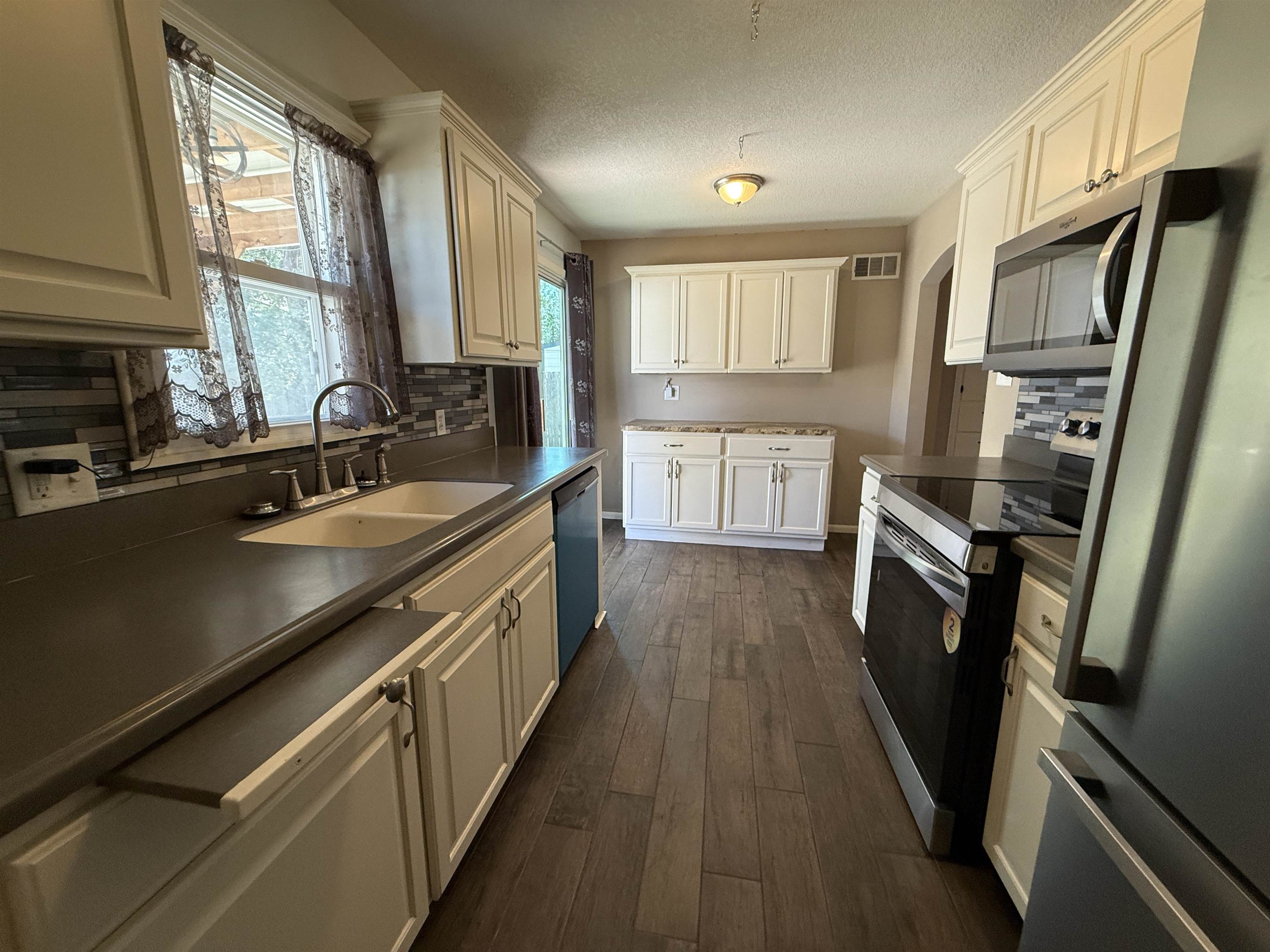1730 S Dodge Ave Property Photo 10