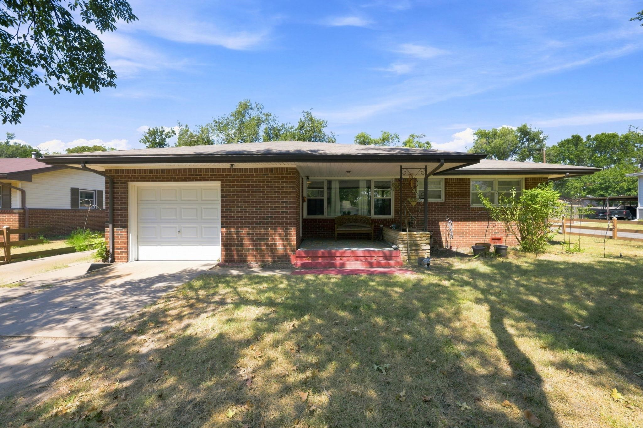 1302 W Fultz St Property Photo