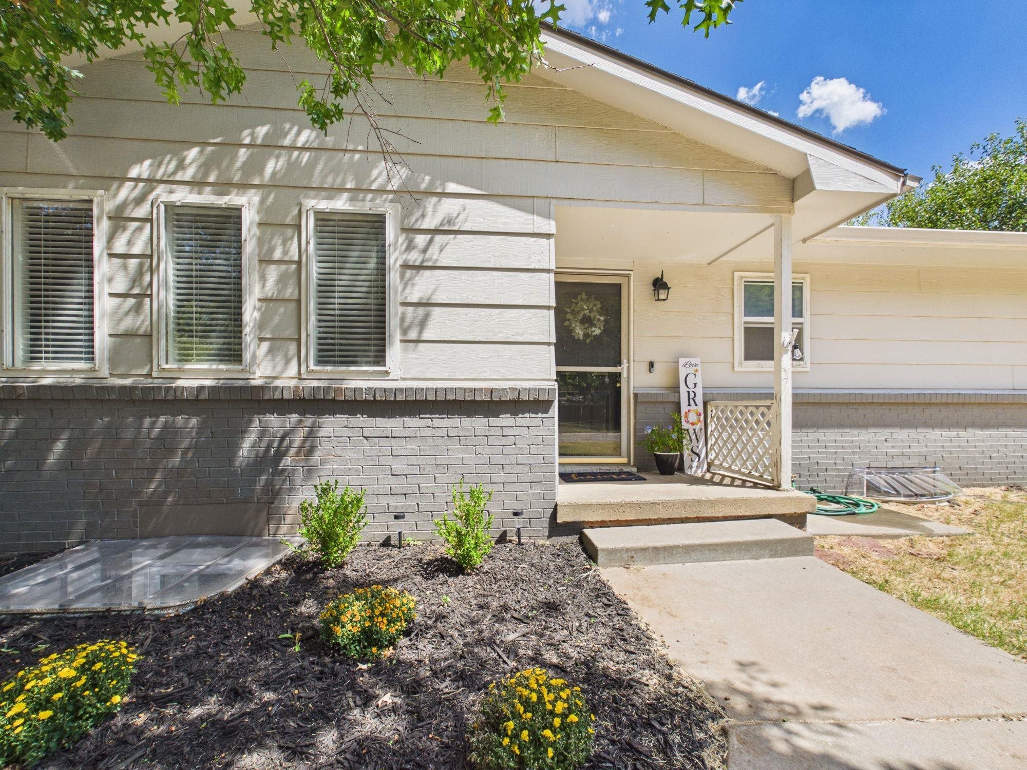 1630 Pin Oak Ct Property Photo 2