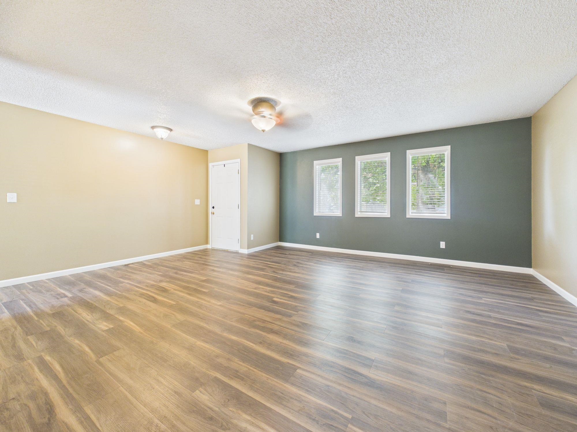 1630 Pin Oak Ct Property Photo 4