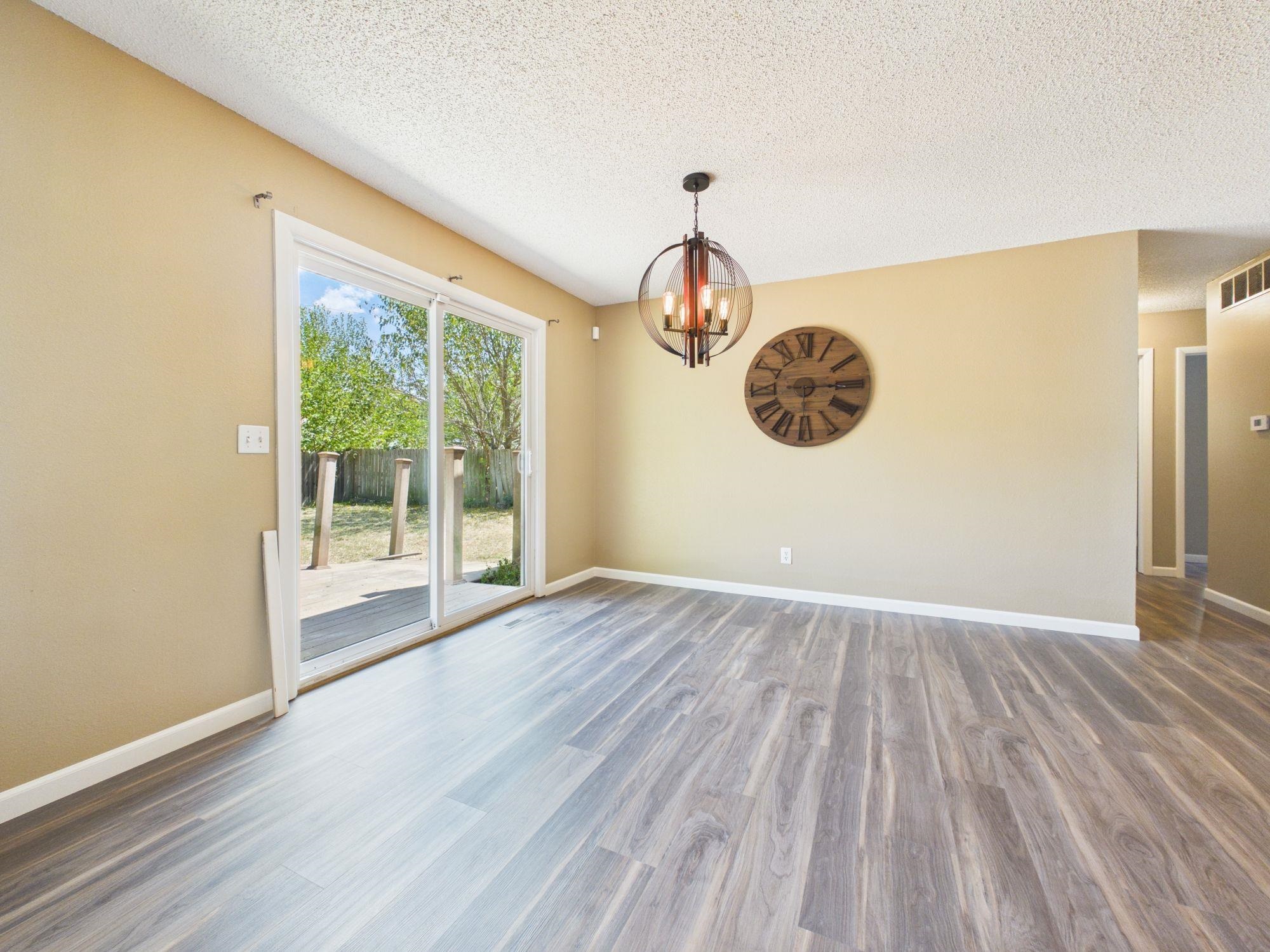1630 Pin Oak Ct Property Photo 6