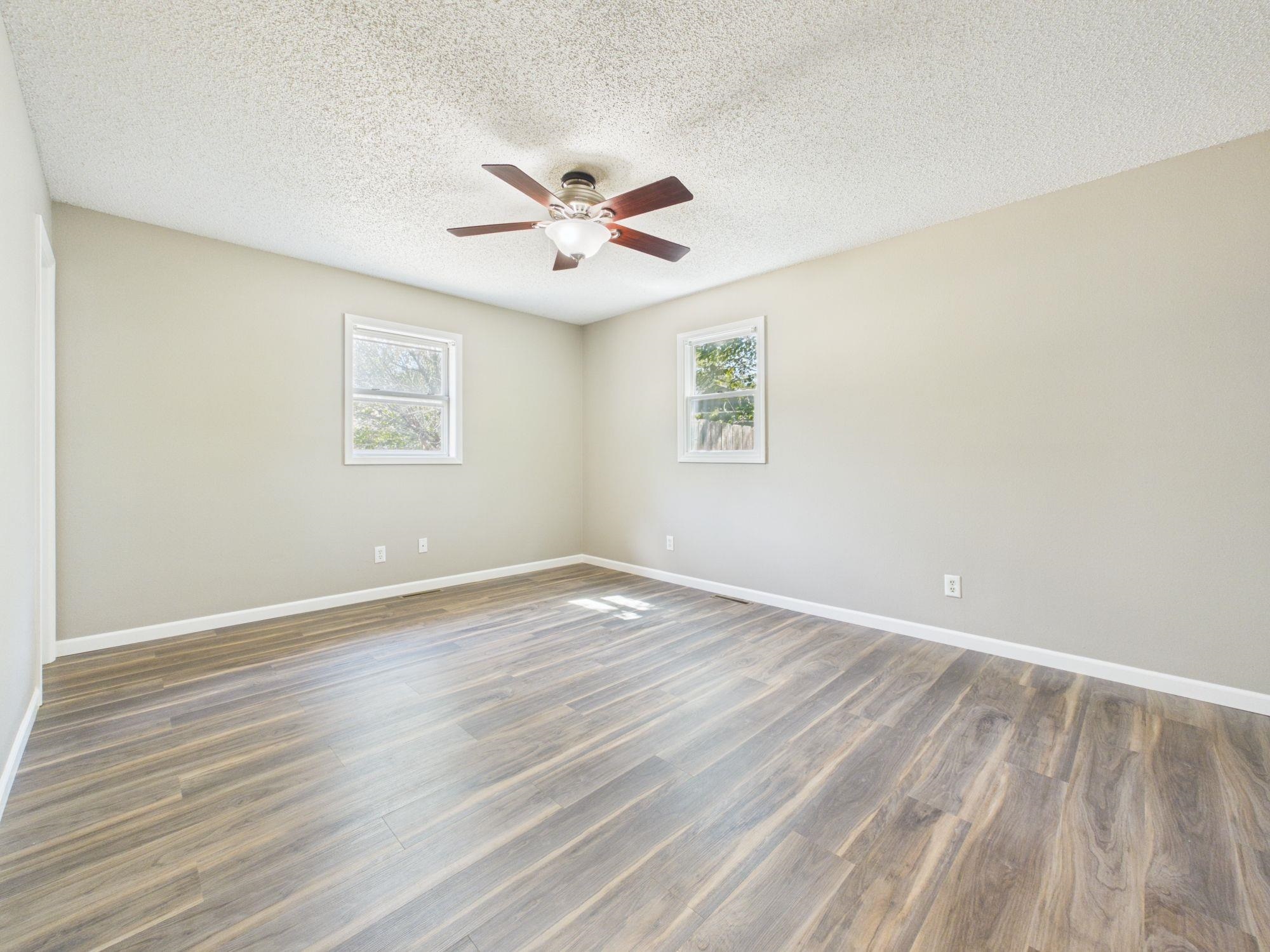1630 Pin Oak Ct Property Photo 10