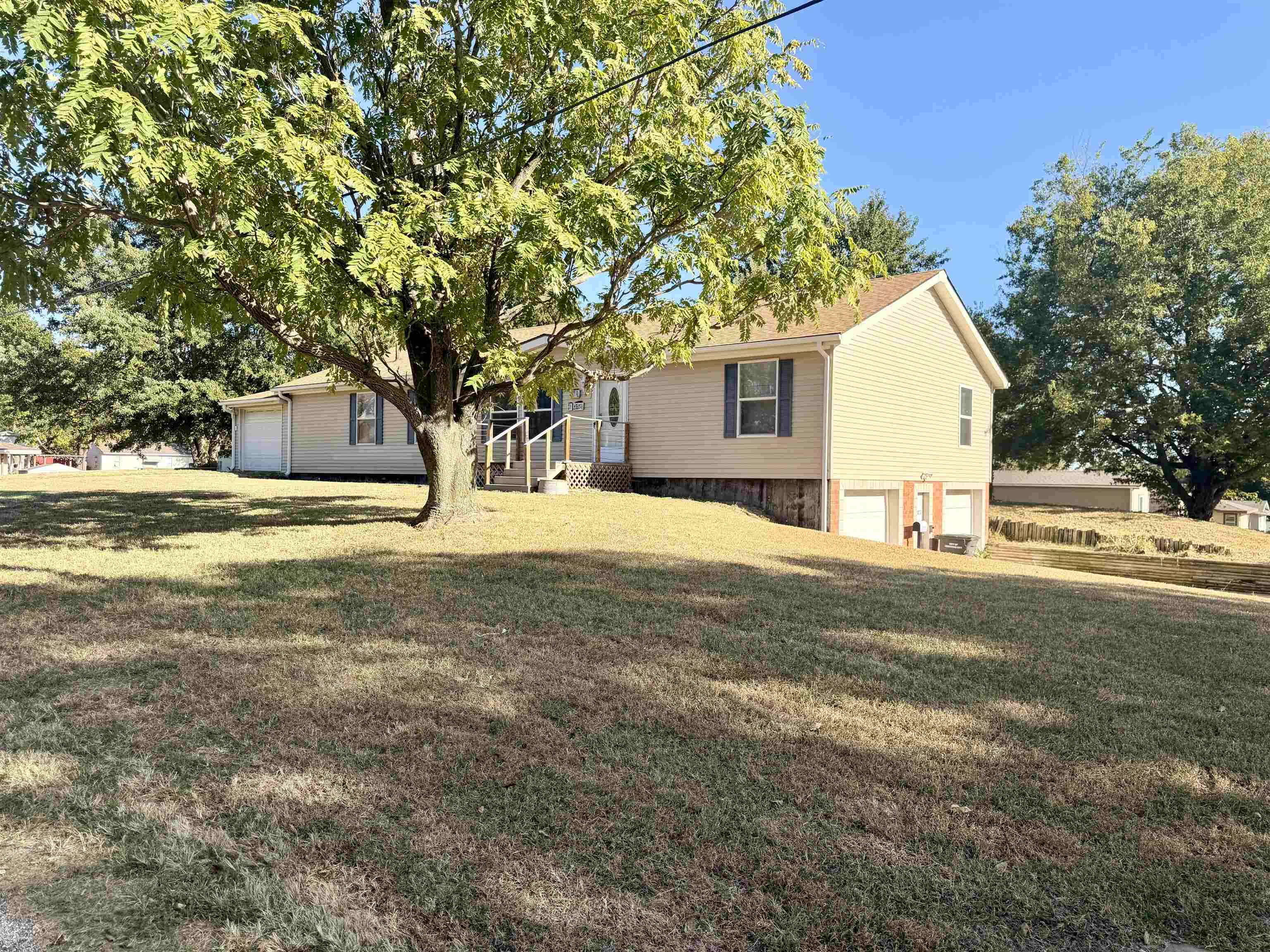 915 W Cedar Property Photo 7