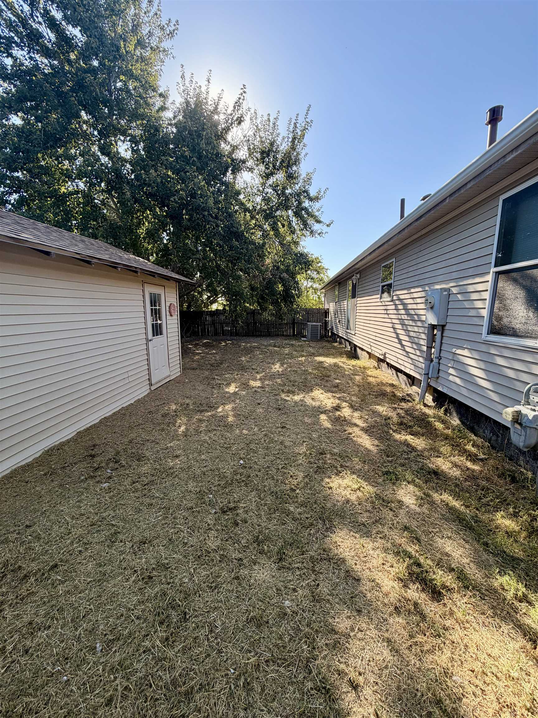 915 W Cedar Property Photo 8