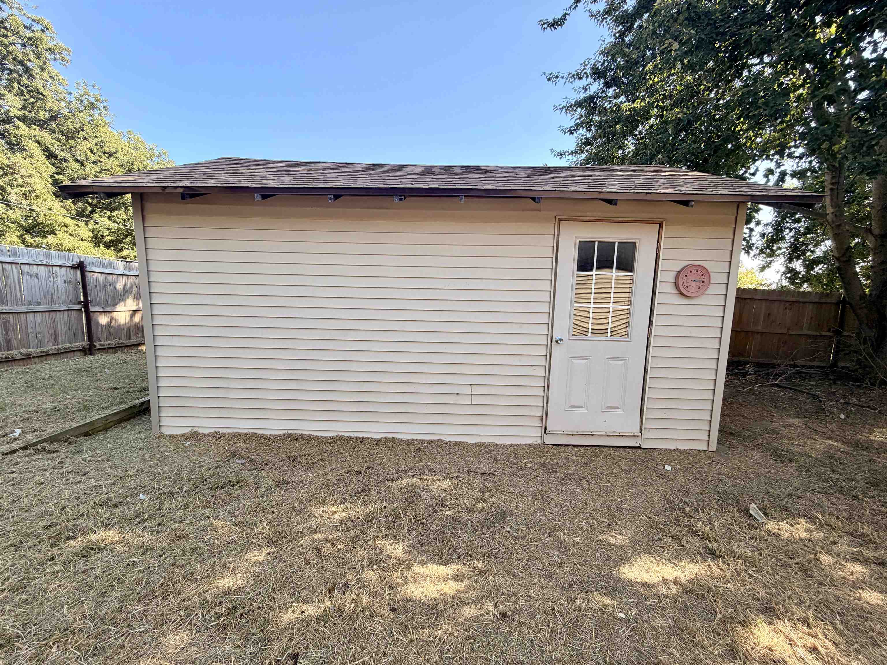 915 W Cedar Property Photo 9