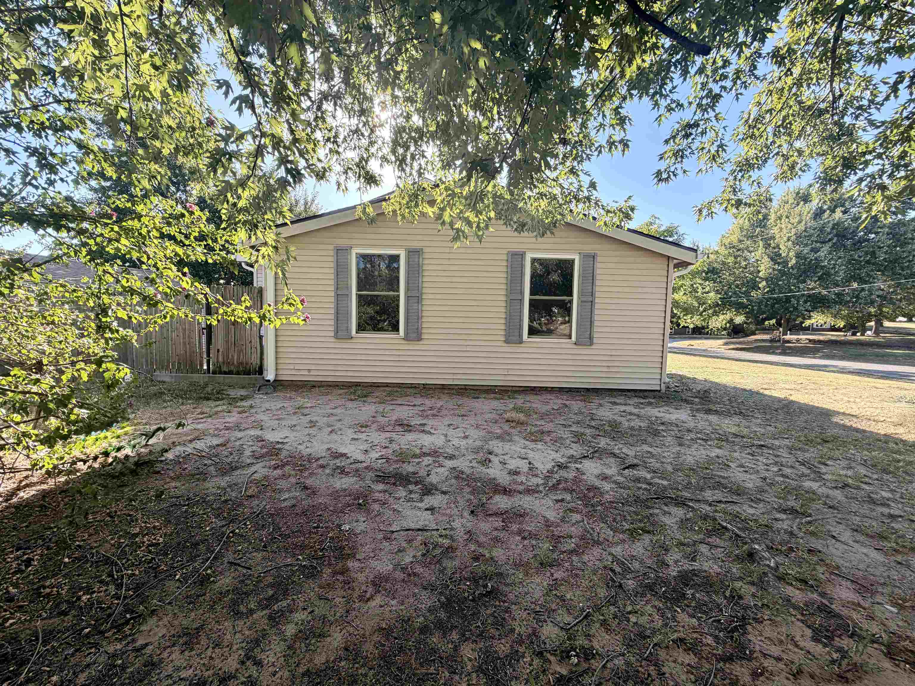 915 W Cedar Property Photo 10