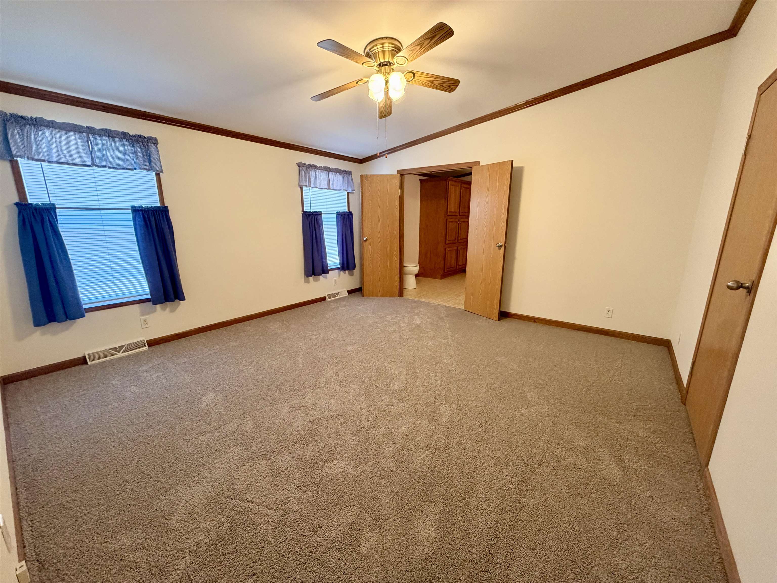 915 W Cedar Property Photo 14