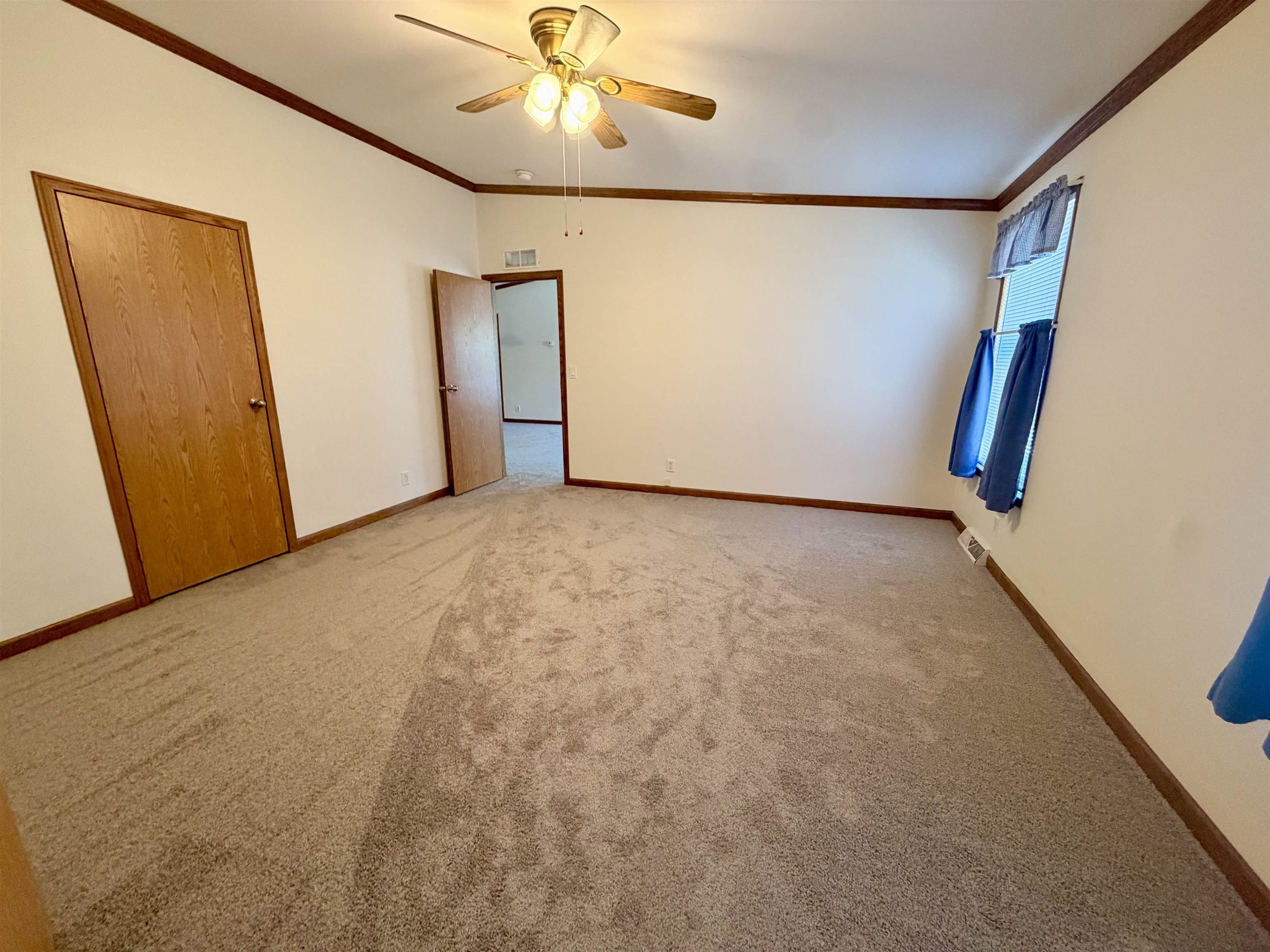 915 W Cedar Property Photo 15