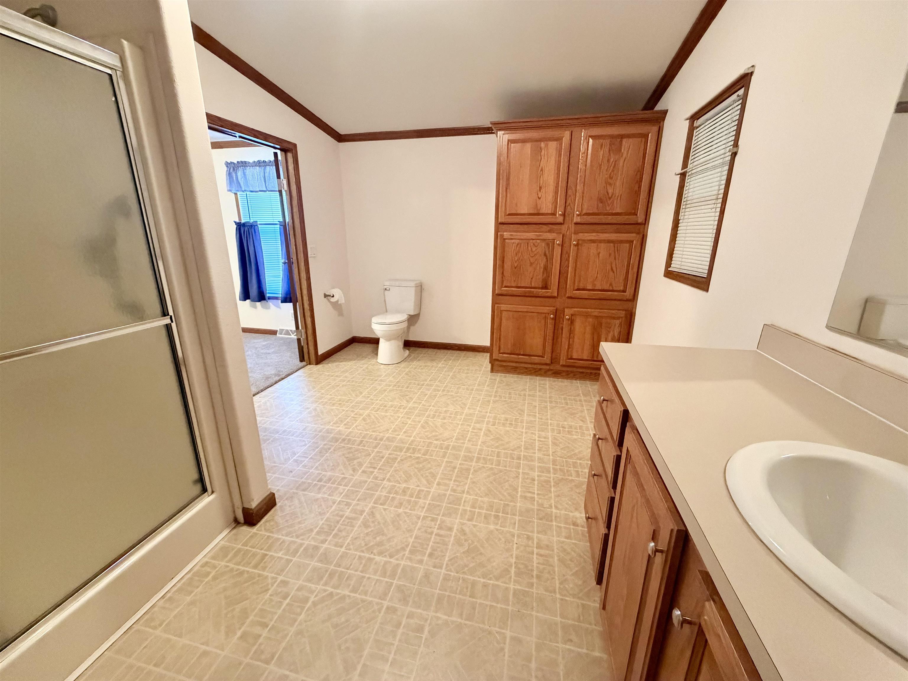915 W Cedar Property Photo 16