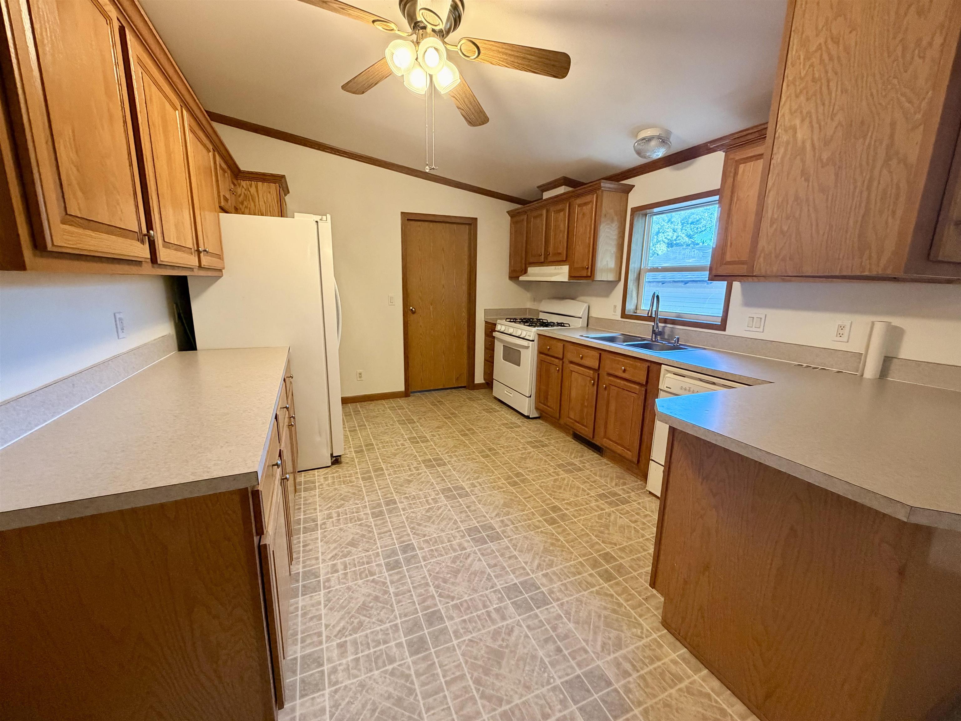 915 W Cedar Property Photo 23
