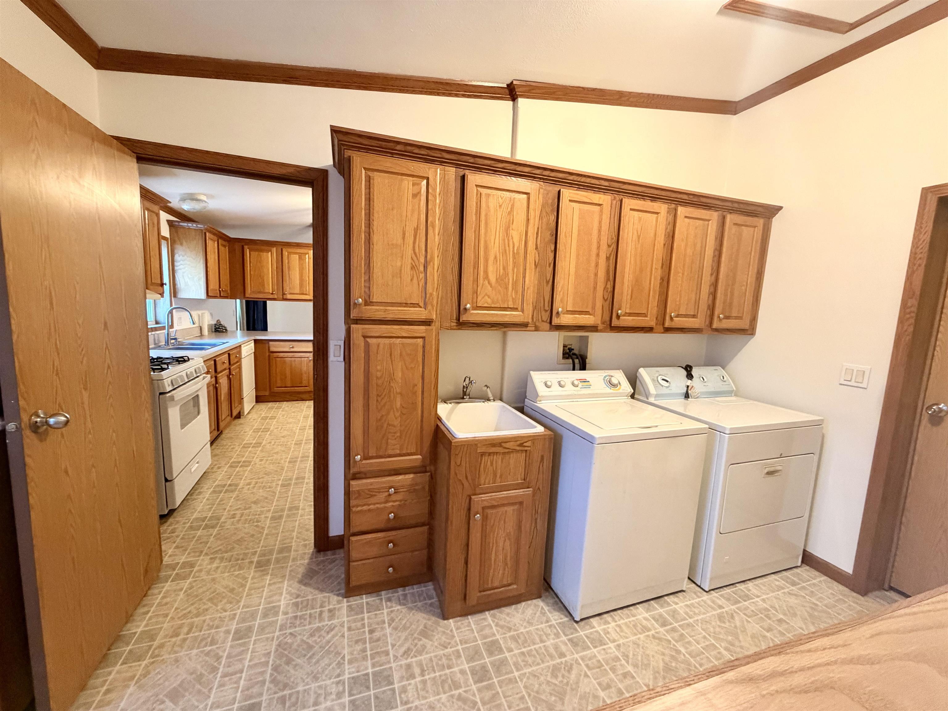 915 W Cedar Property Photo 26