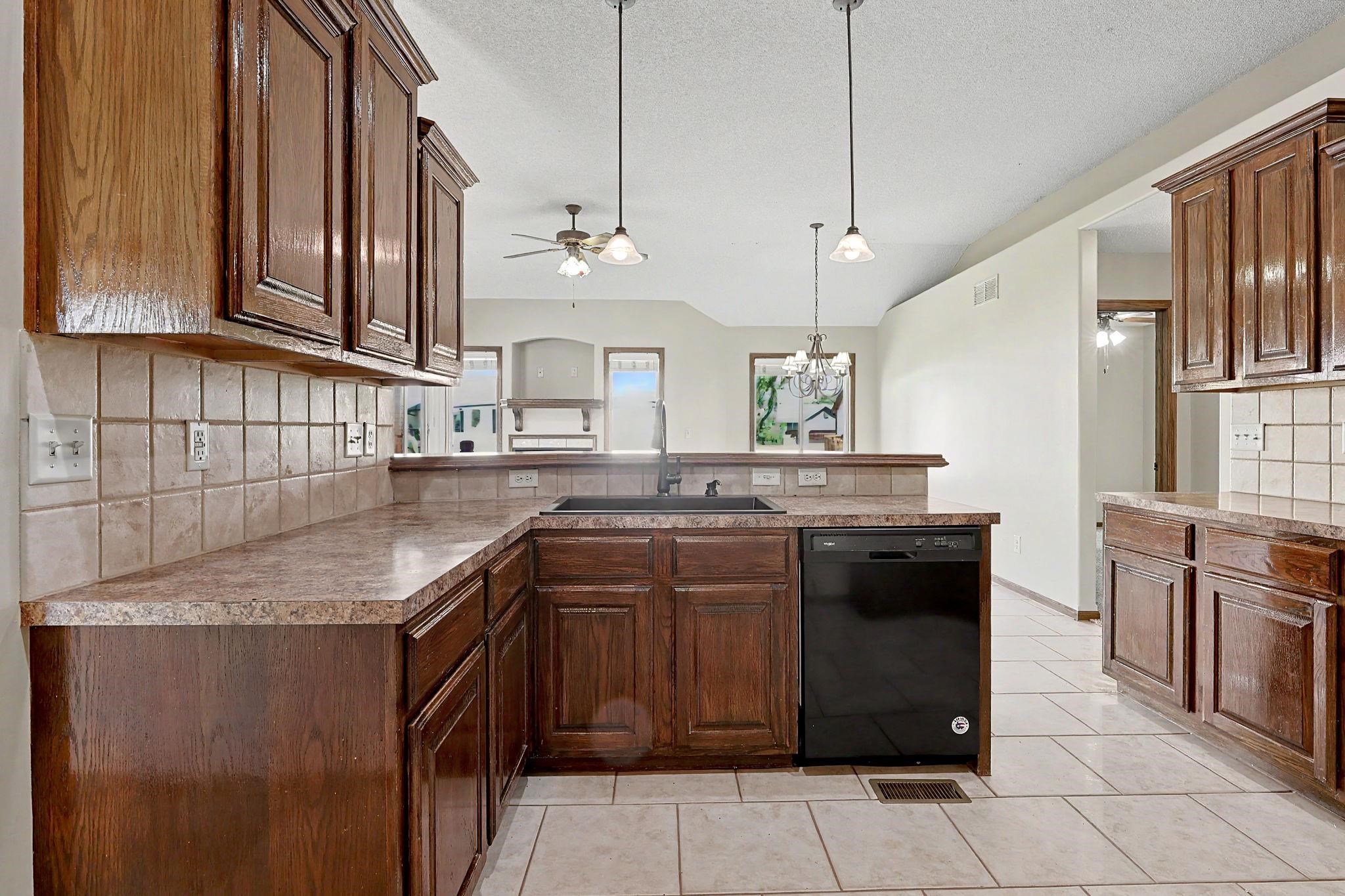 3412 N Ridge Port Property Photo 4