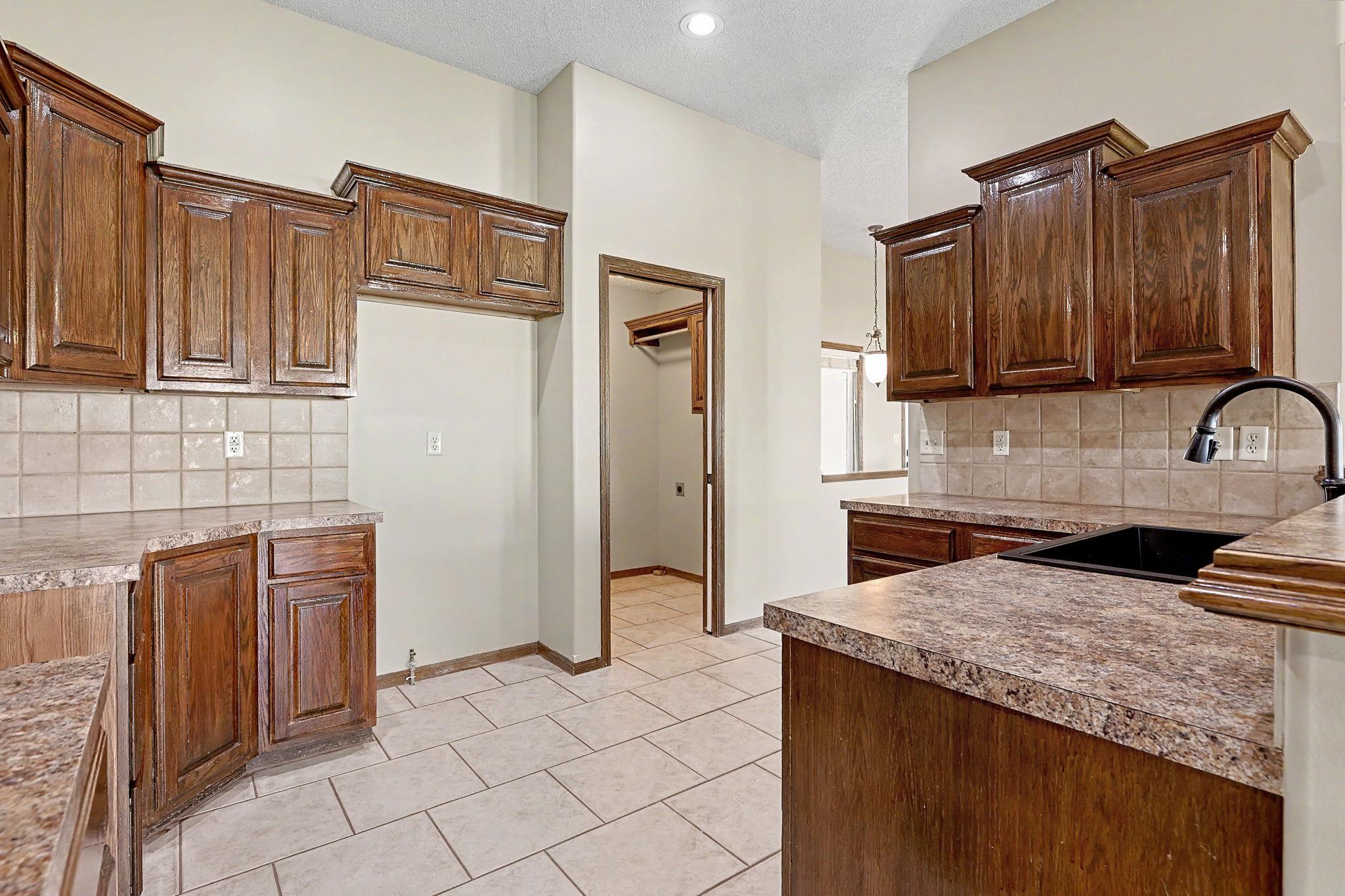 3412 N Ridge Port Property Photo 6