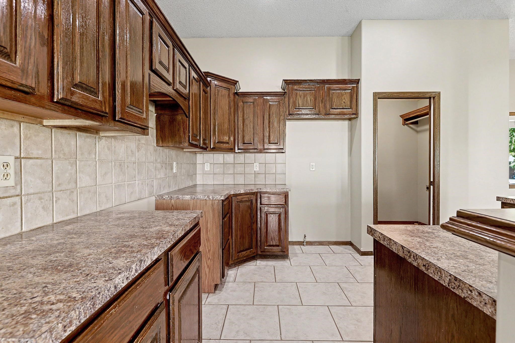 3412 N Ridge Port Property Photo 7
