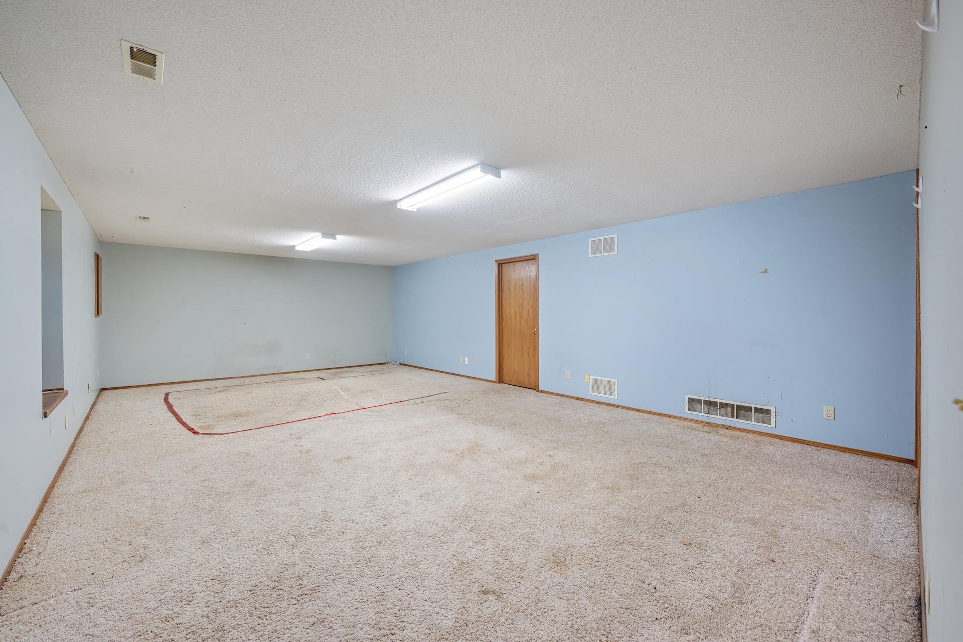 819 N Pine Grove St Property Photo 14