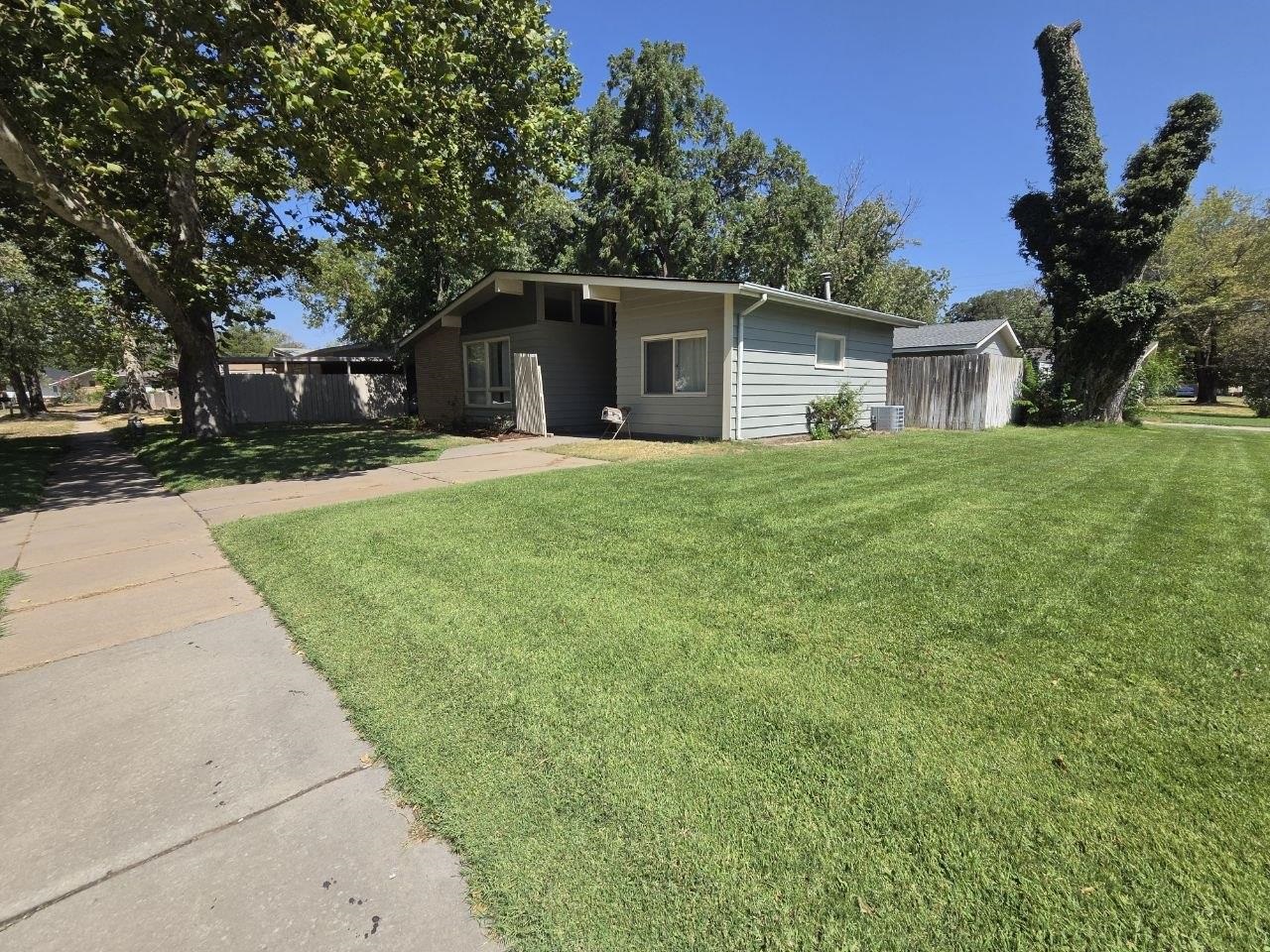 3802 W Del Sienno St Property Photo 2