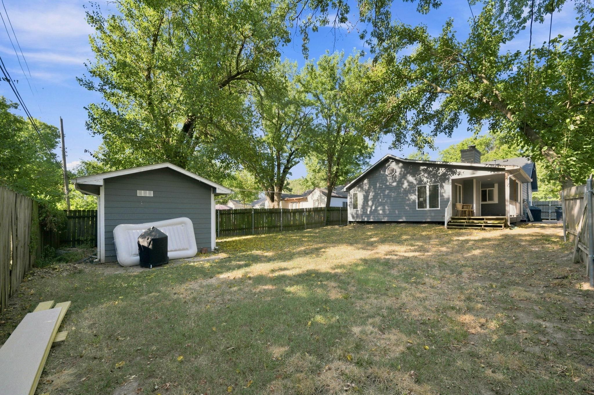 630 N Parkwood Ln Property Photo 25