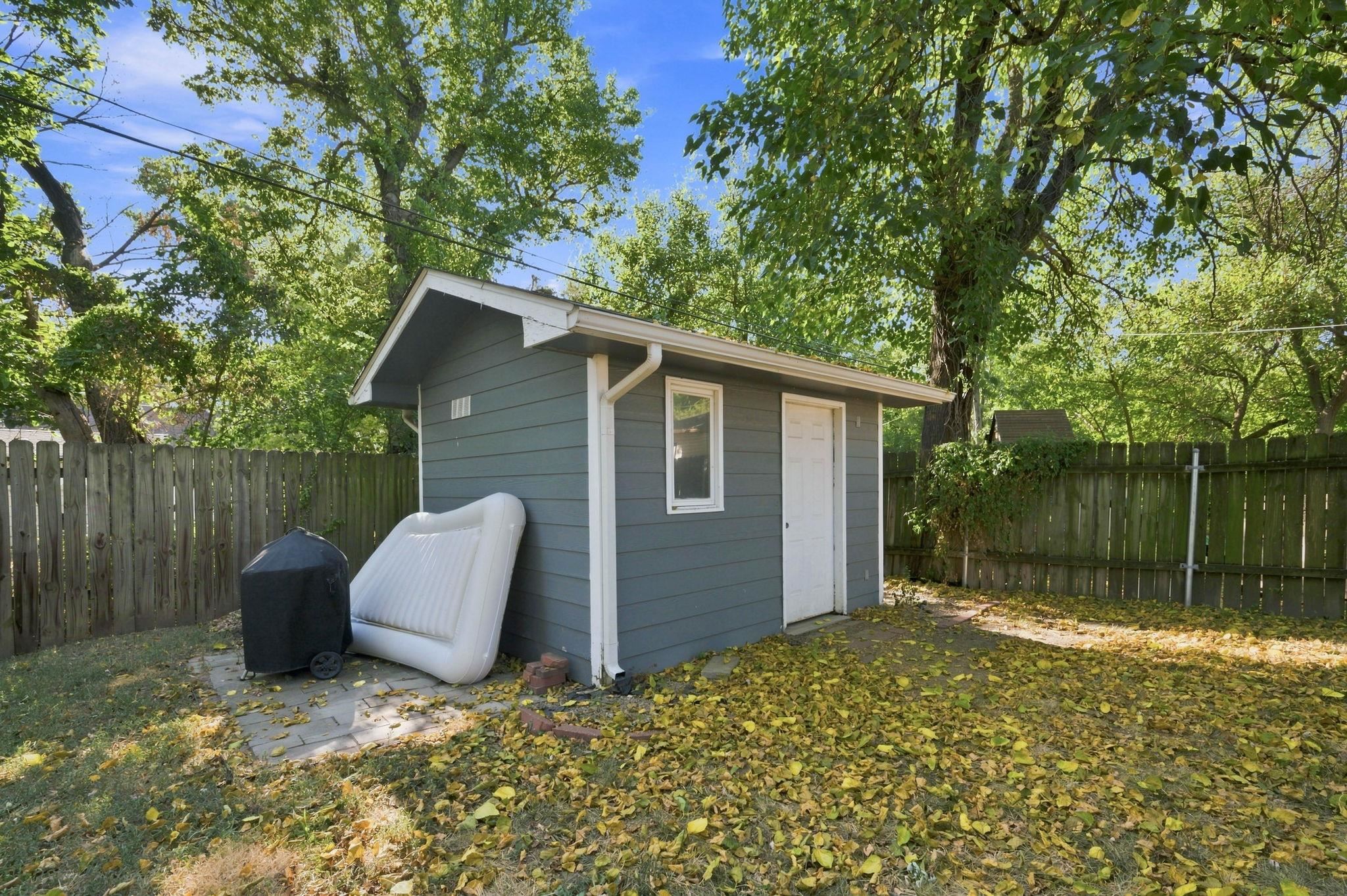 630 N Parkwood Ln Property Photo 27