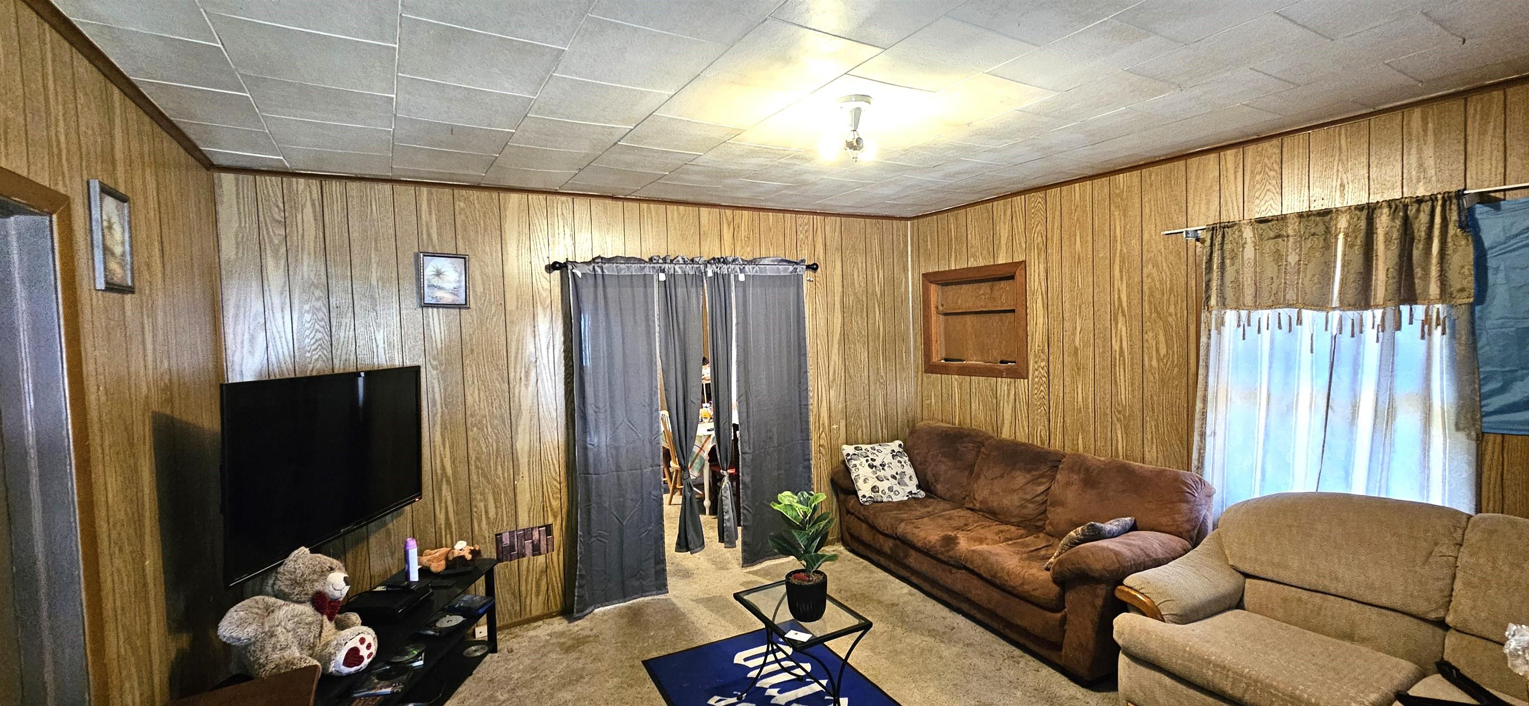 1320 N Summit St Property Photo 3