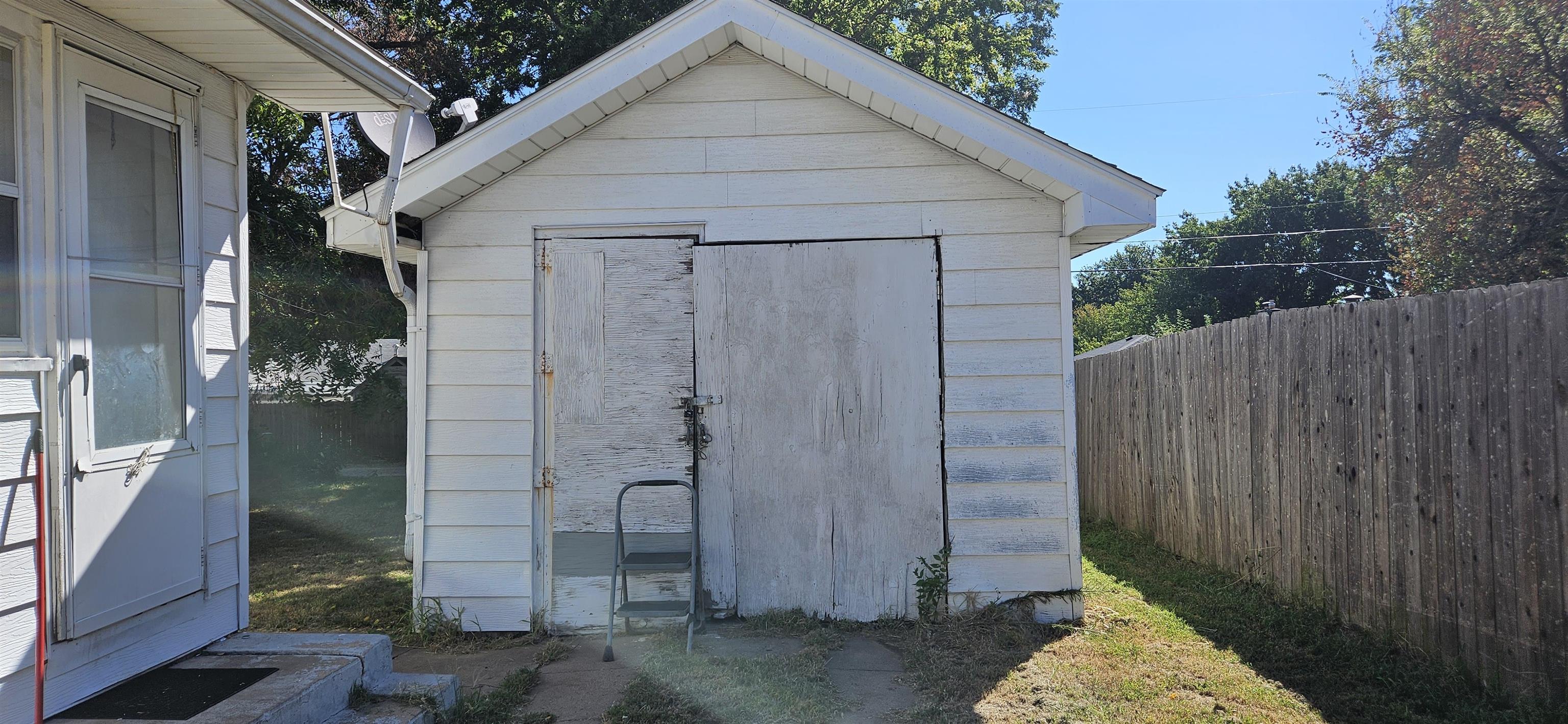 1320 N Summit St Property Photo 18