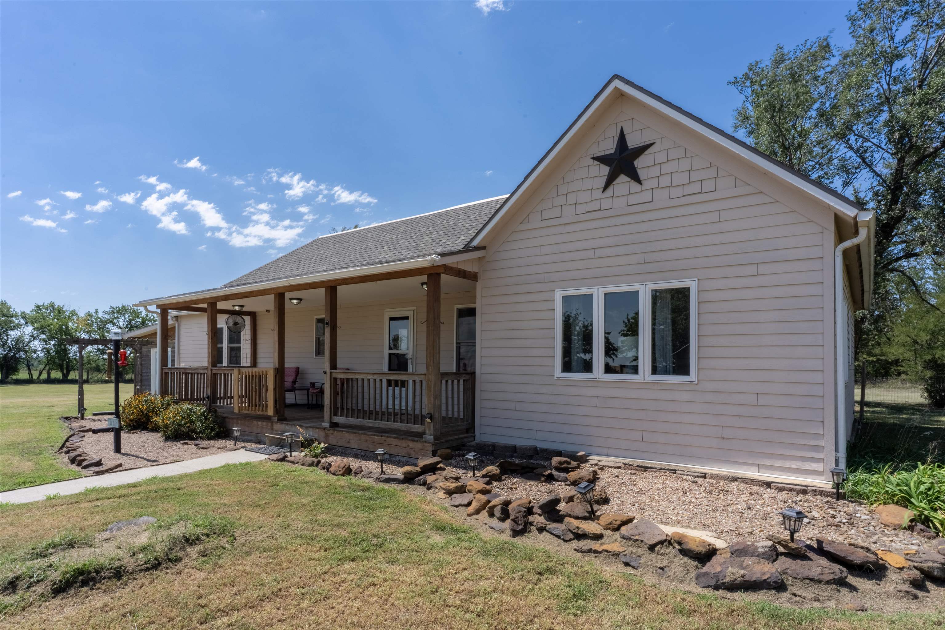 1776 Ivy Rd Property Photo 4