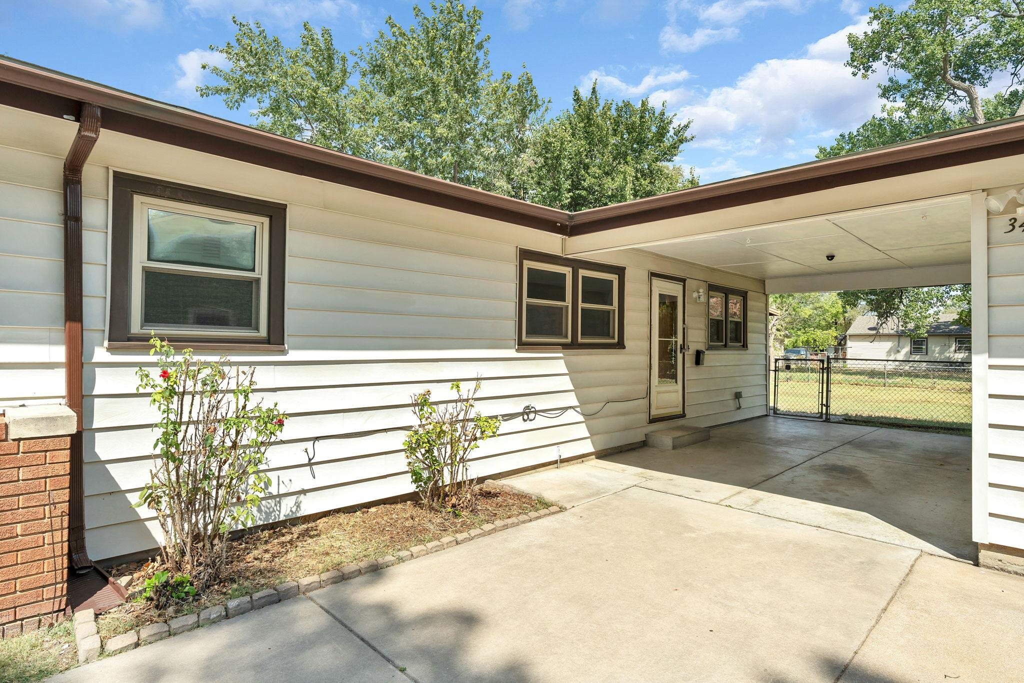 3414 S Hiram Ave Property Photo 4