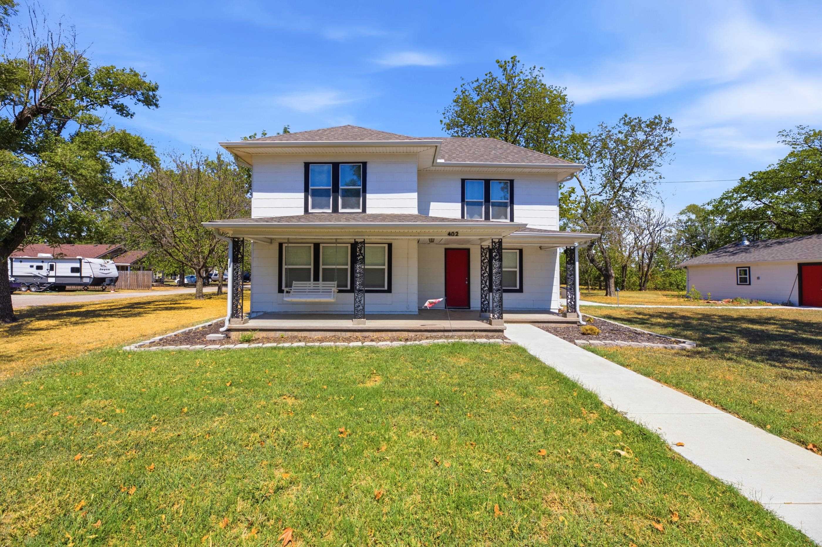402 E Market Property Photo 1