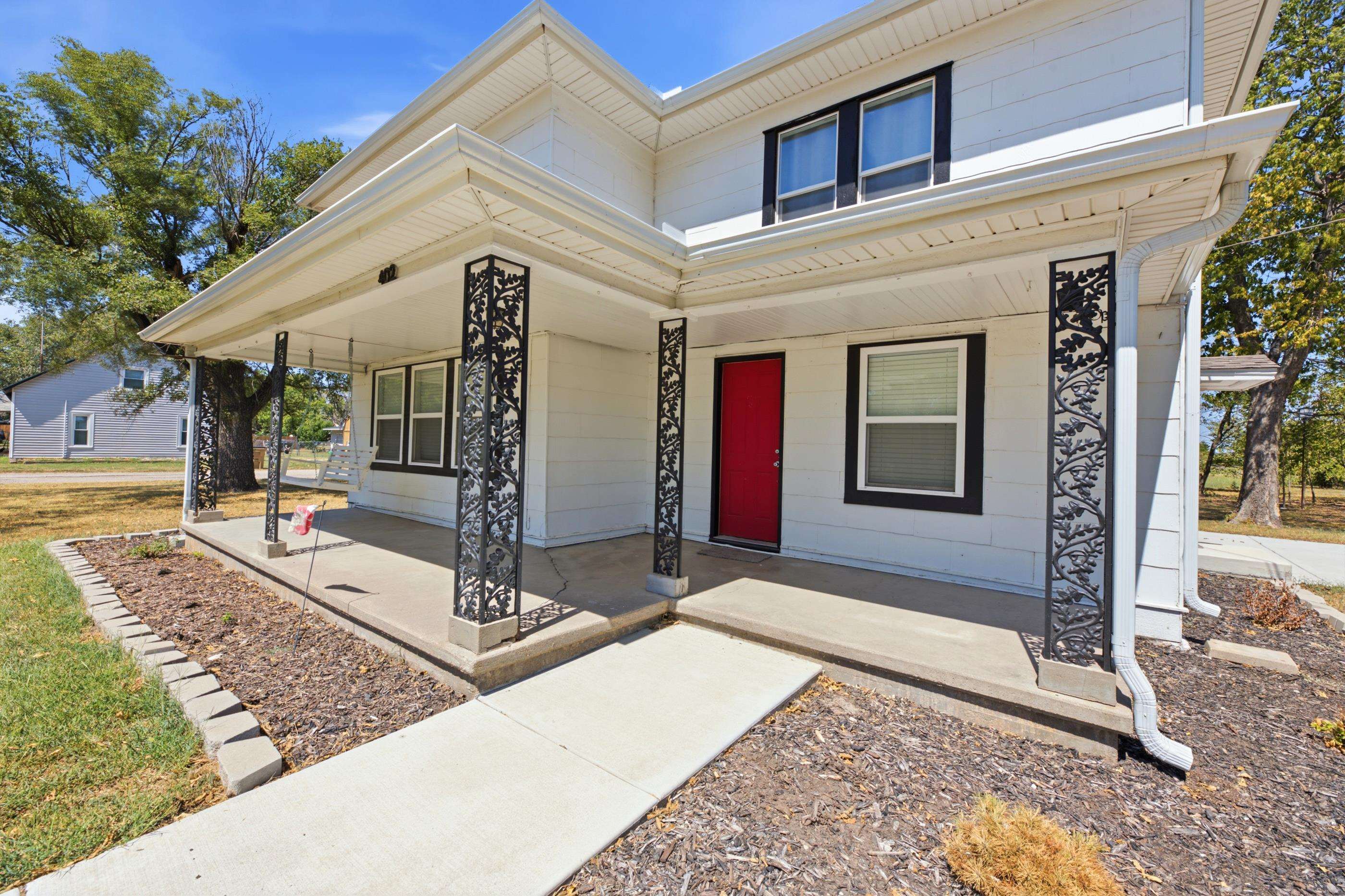 402 E Market Property Photo 2