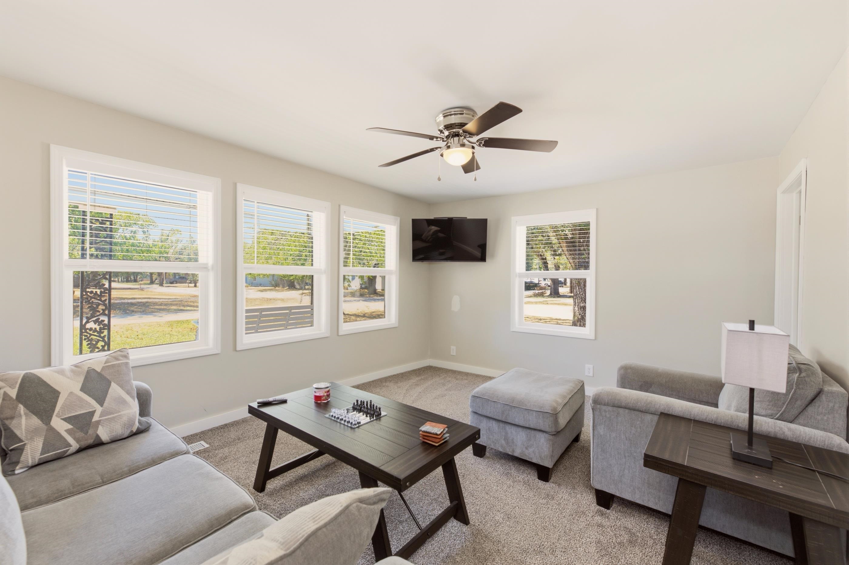 402 E Market Property Photo 9