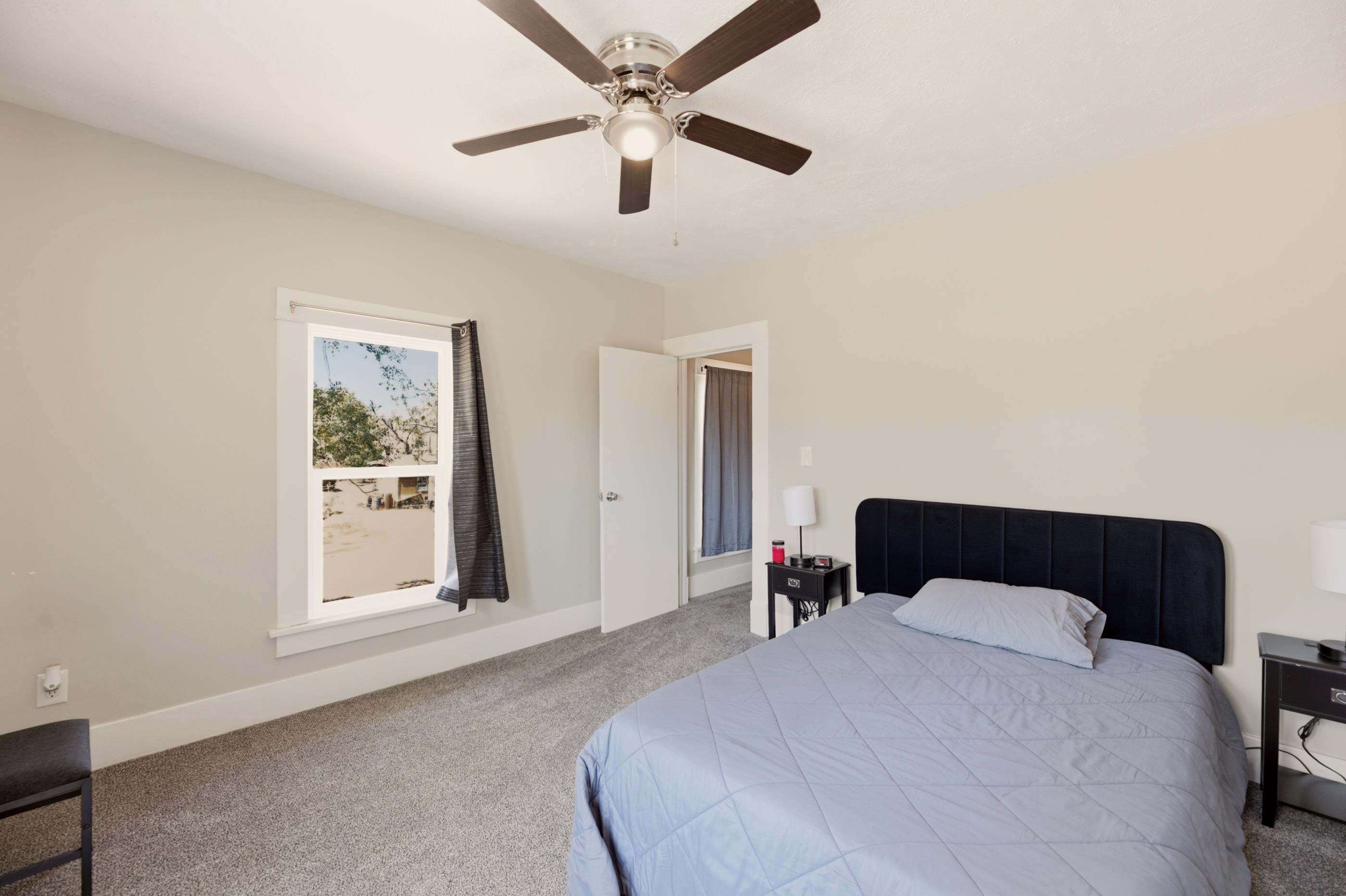 402 E Market Property Photo 27