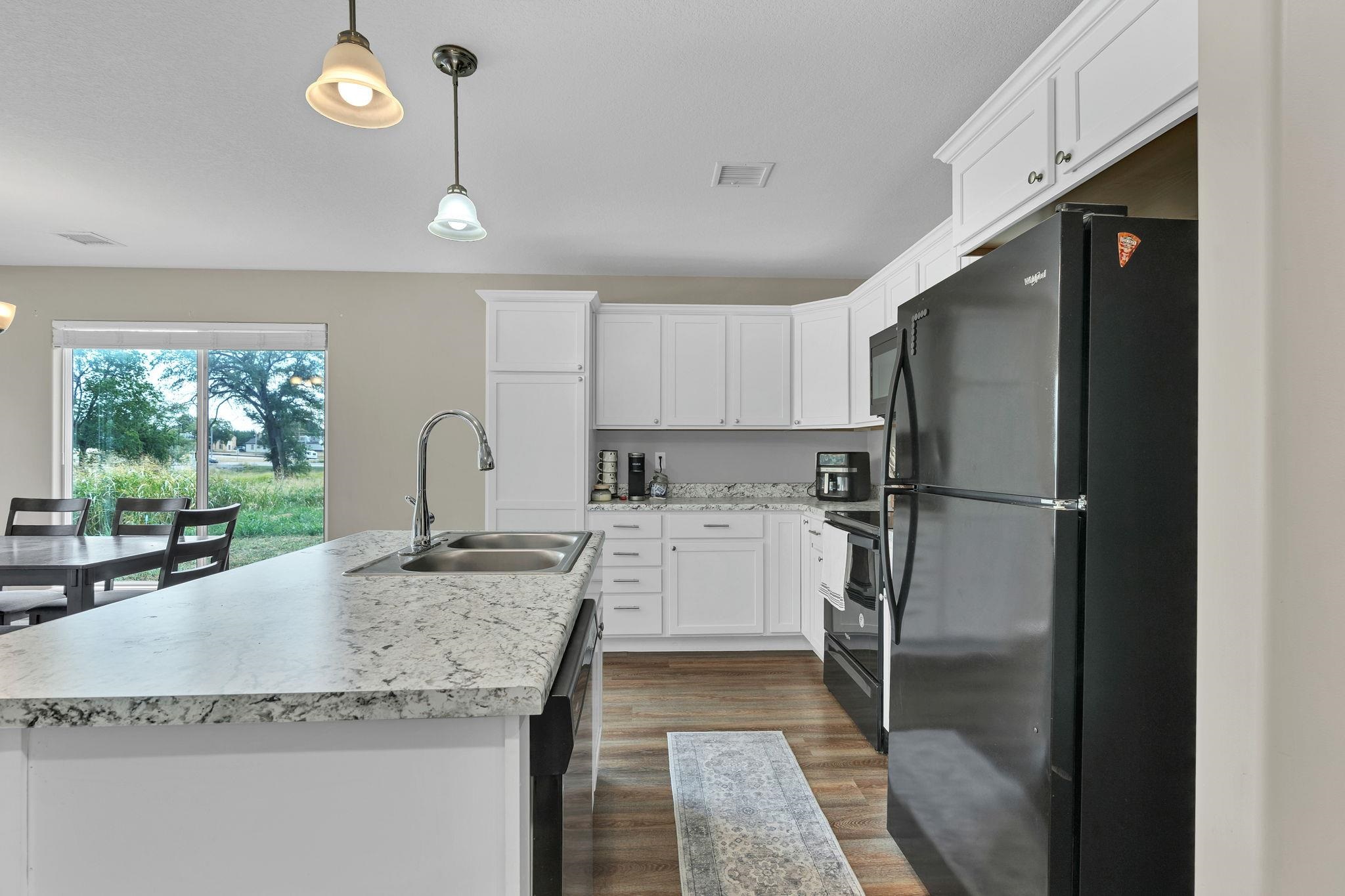 1027-1029 N H St Property Photo 11