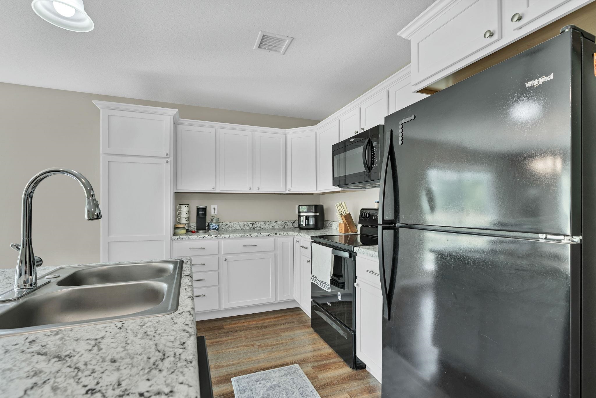 1027-1029 N H St Property Photo 12