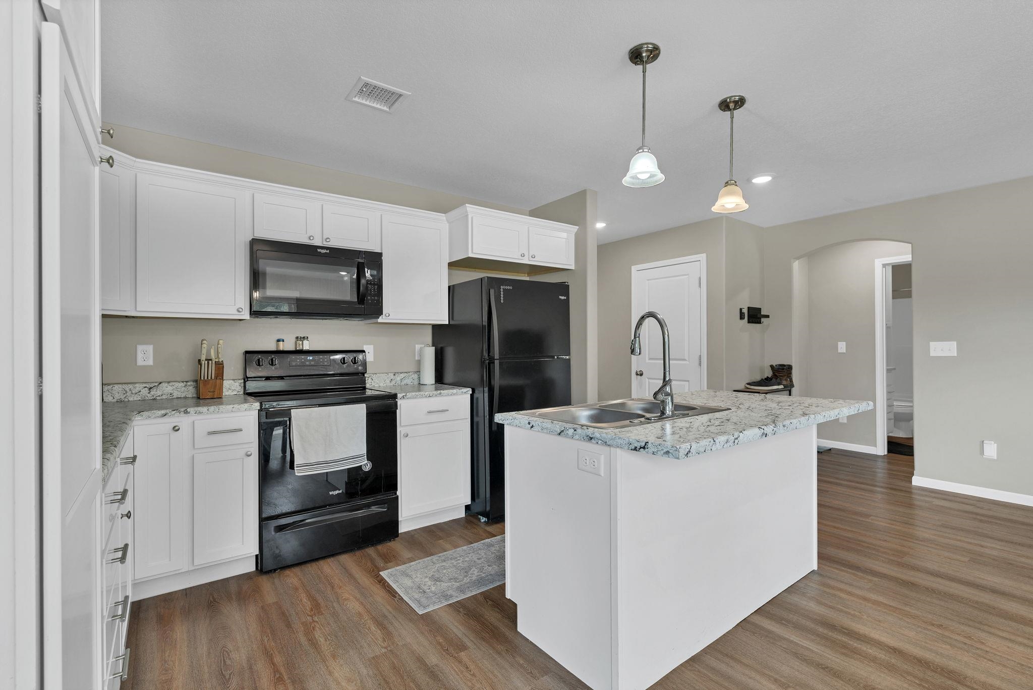 1027-1029 N H St Property Photo 14