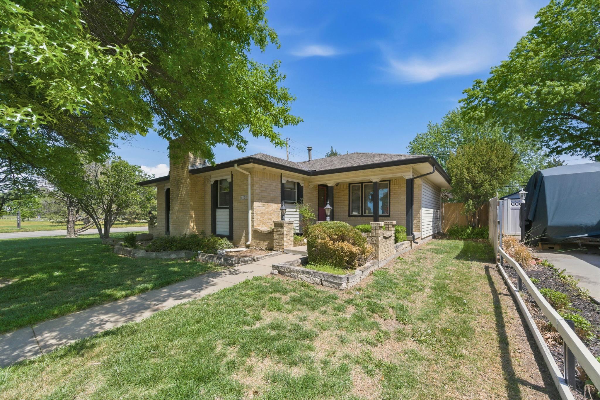 2132 N Mccomas Property Photo 2