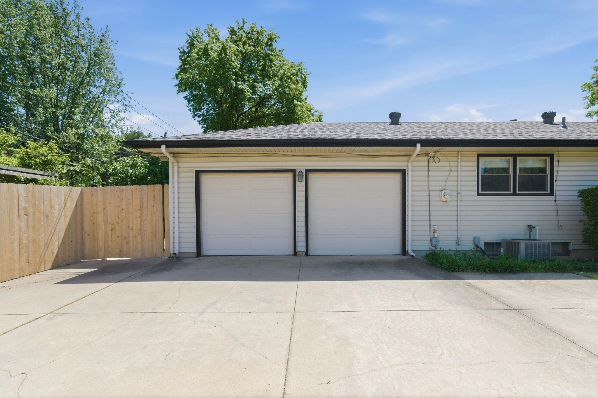 2132 N Mccomas Property Photo 6