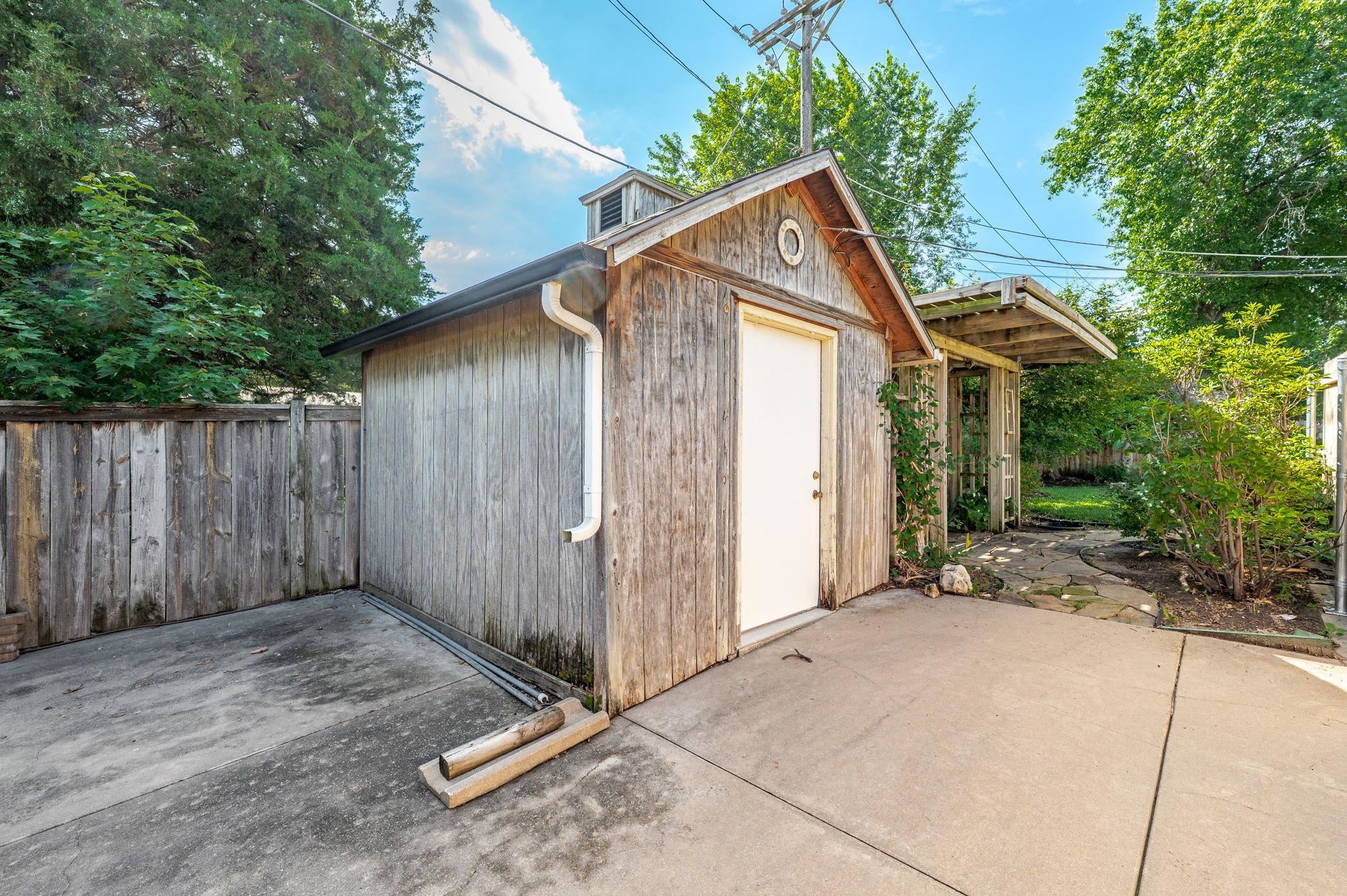 2132 N Mccomas Property Photo 27