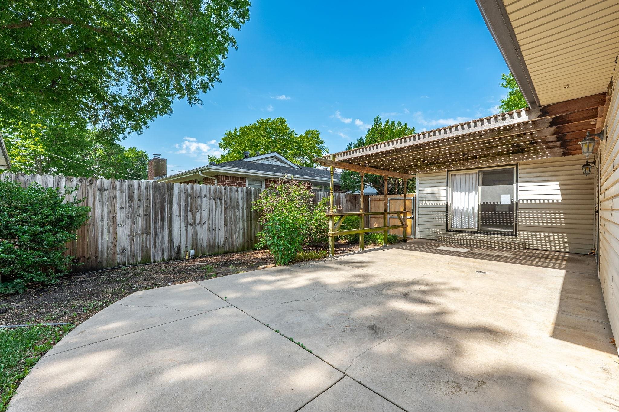 2132 N Mccomas Property Photo 28