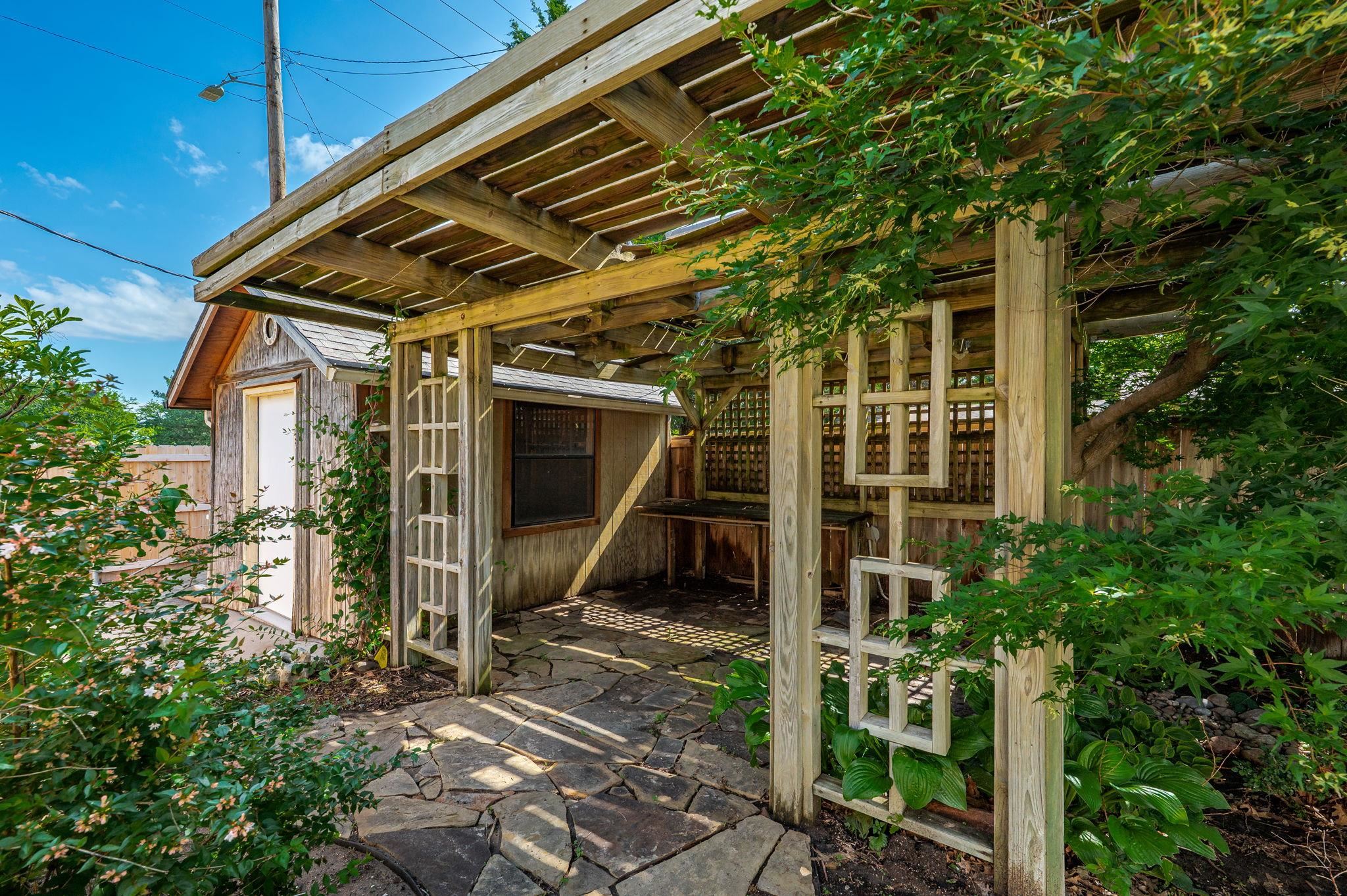 2132 N Mccomas Property Photo 31
