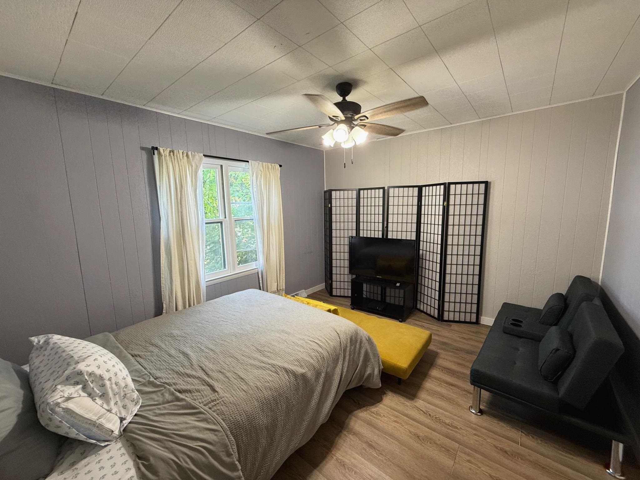 612 N Oak Property Photo 9