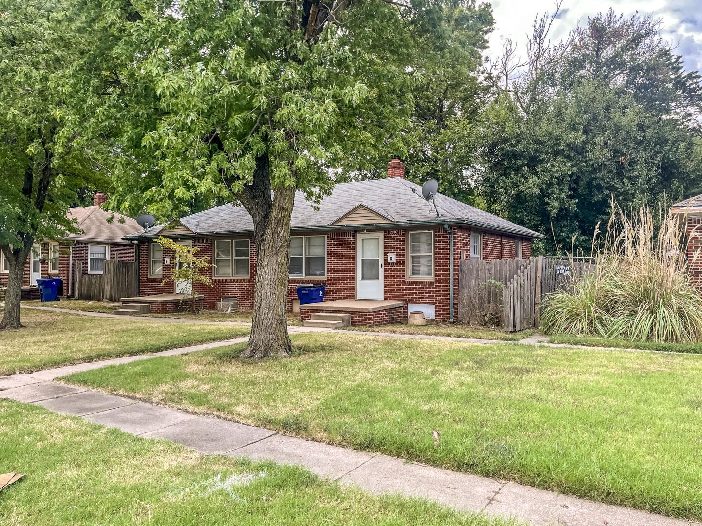 2407 & 2409 S Ellis Property Photo 3