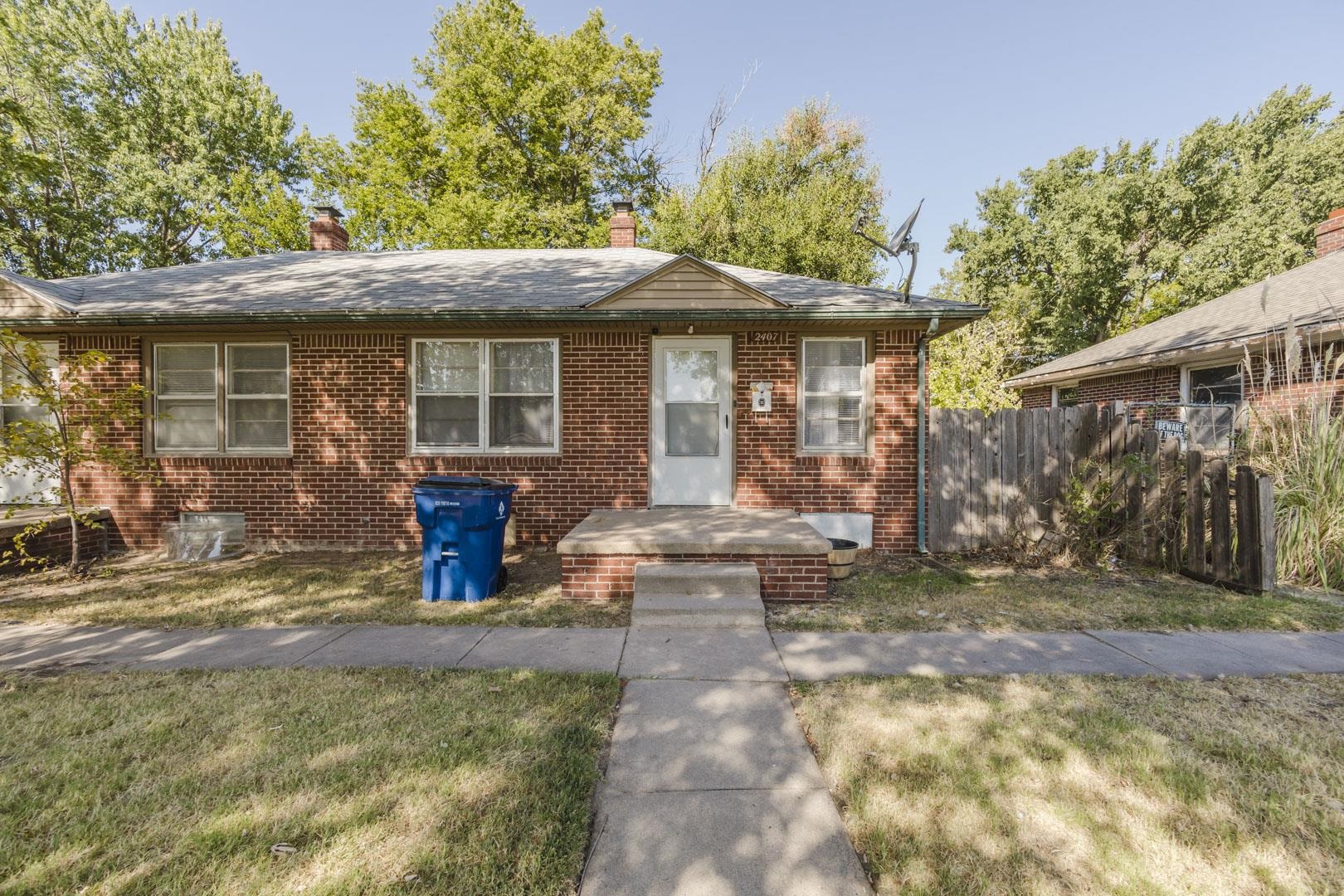 2407 & 2409 S Ellis Property Photo 4