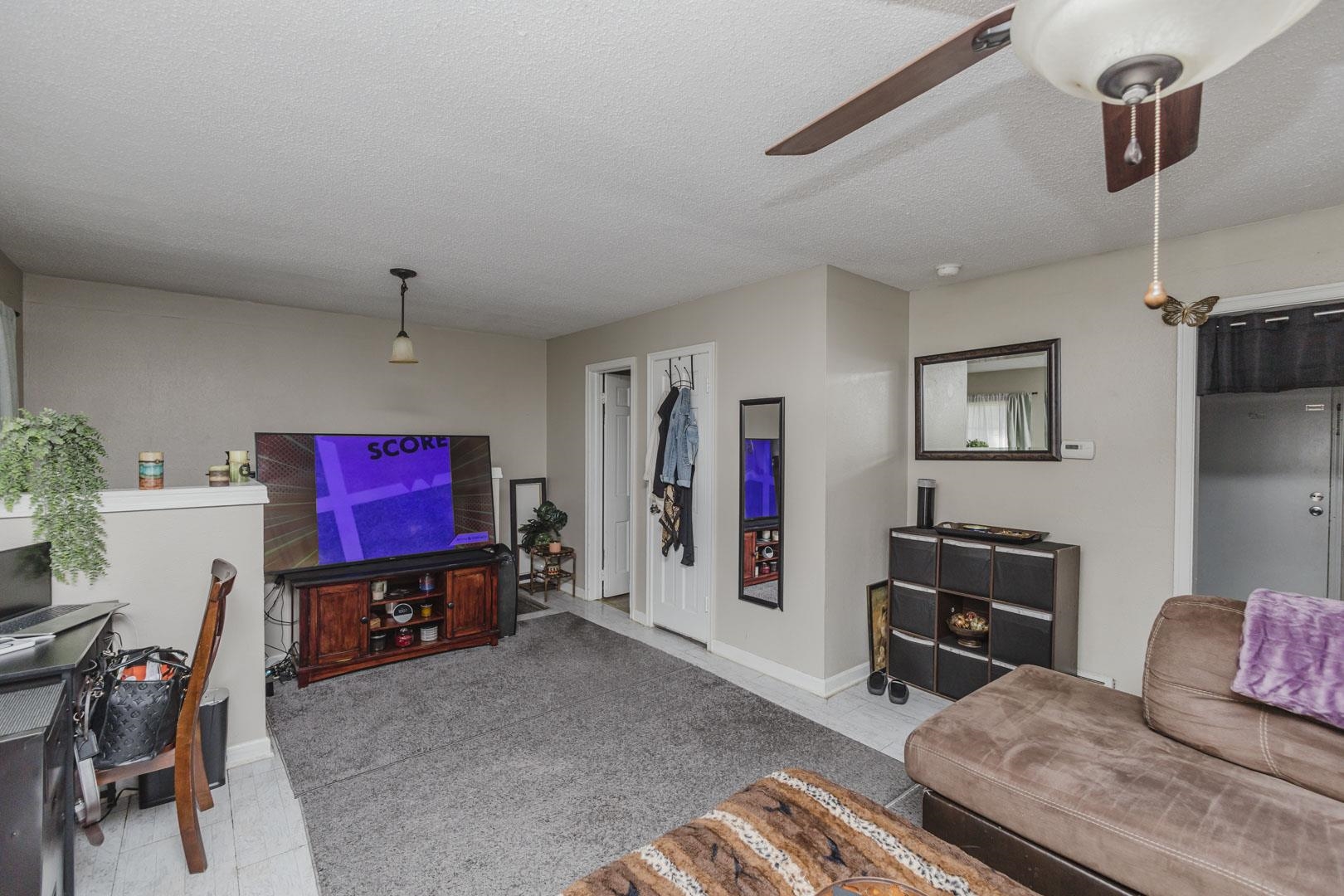 2407 & 2409 S Ellis Property Photo 5